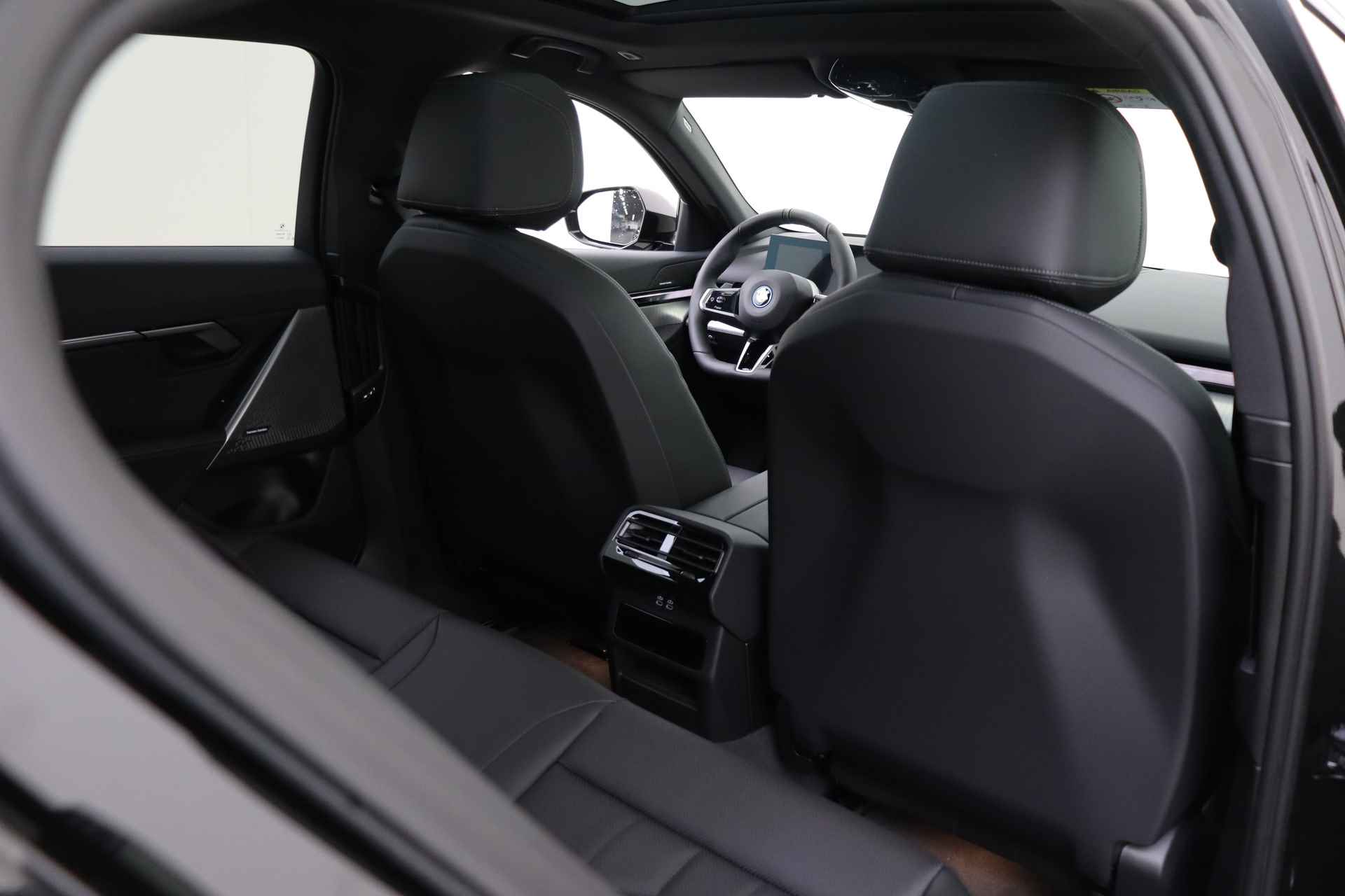 BMW i5 eDrive40 High Executive M Sport 84 kWh / Panoramadak / Parking Assistant Plus / Adaptieve LED / Driving Assistant Professional / Stoelventilatie / M Sportonderstel - 21/50