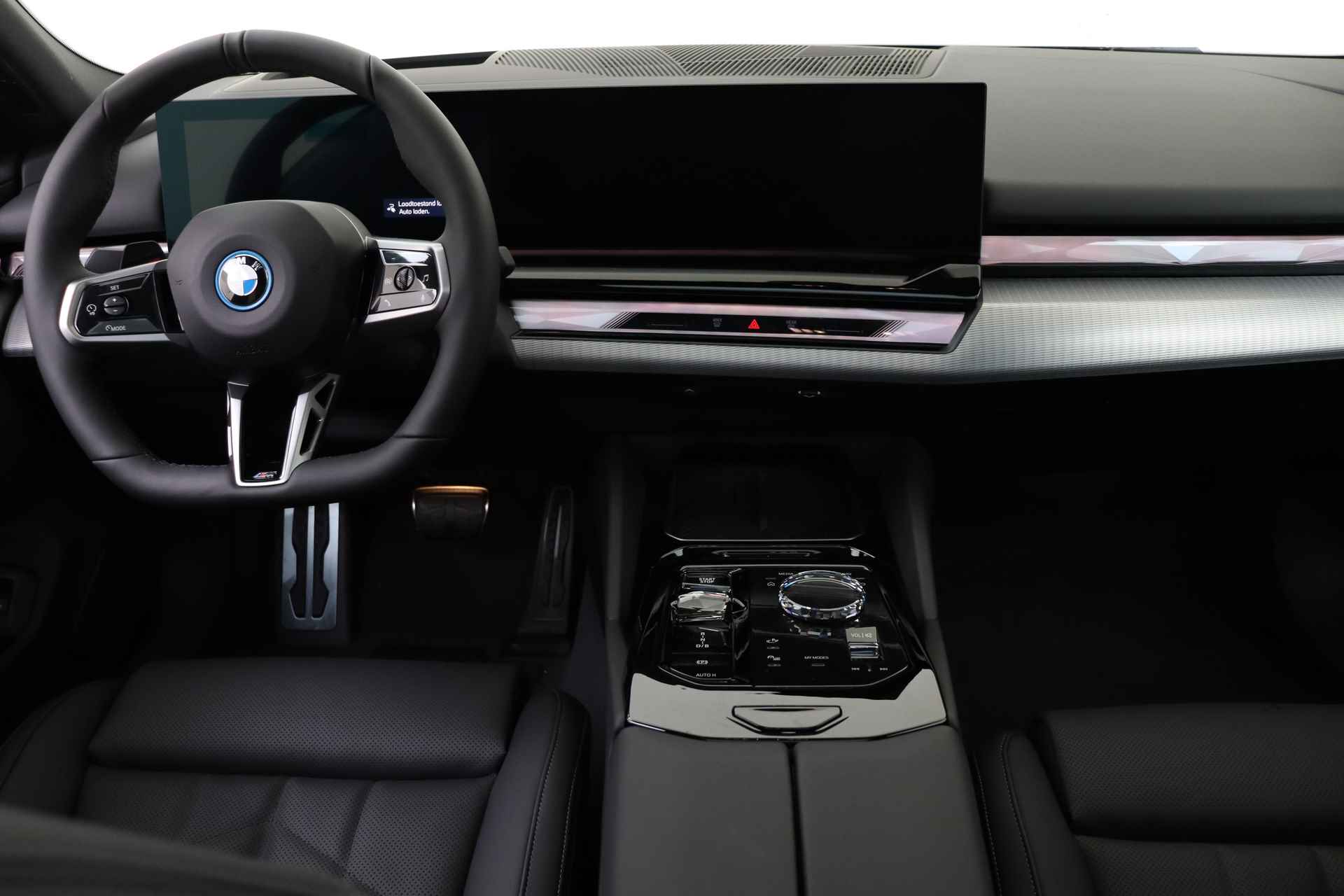 BMW i5 eDrive40 High Executive M Sport 84 kWh / Panoramadak / Parking Assistant Plus / Adaptieve LED / Driving Assistant Professional / Stoelventilatie / M Sportonderstel - 24/50
