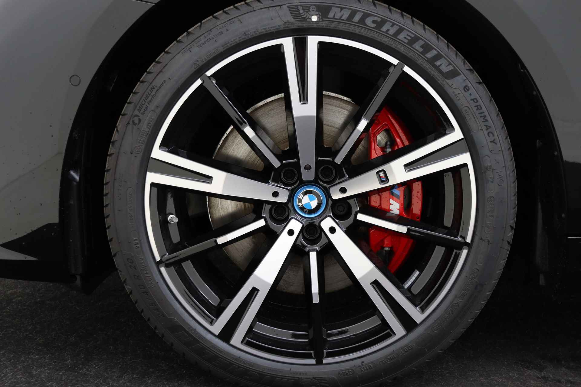 BMW i5 eDrive40 High Executive M Sport 84 kWh / Panoramadak / Parking Assistant Plus / Adaptieve LED / Driving Assistant Professional / Stoelventilatie / M Sportonderstel - 49/50