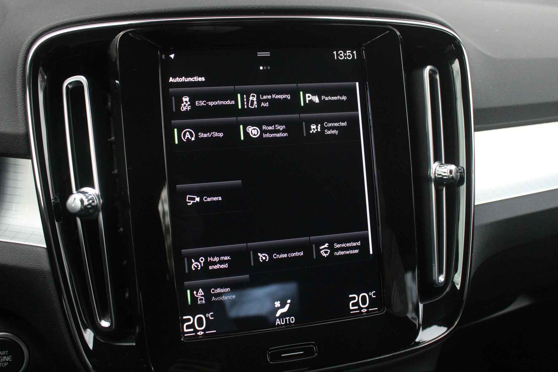 Volvo XC40 T2 Momentum | NL-auto | Adaptieve cruise | Camera | Trekhaak | Keyless | DAB-audio | - 12/25