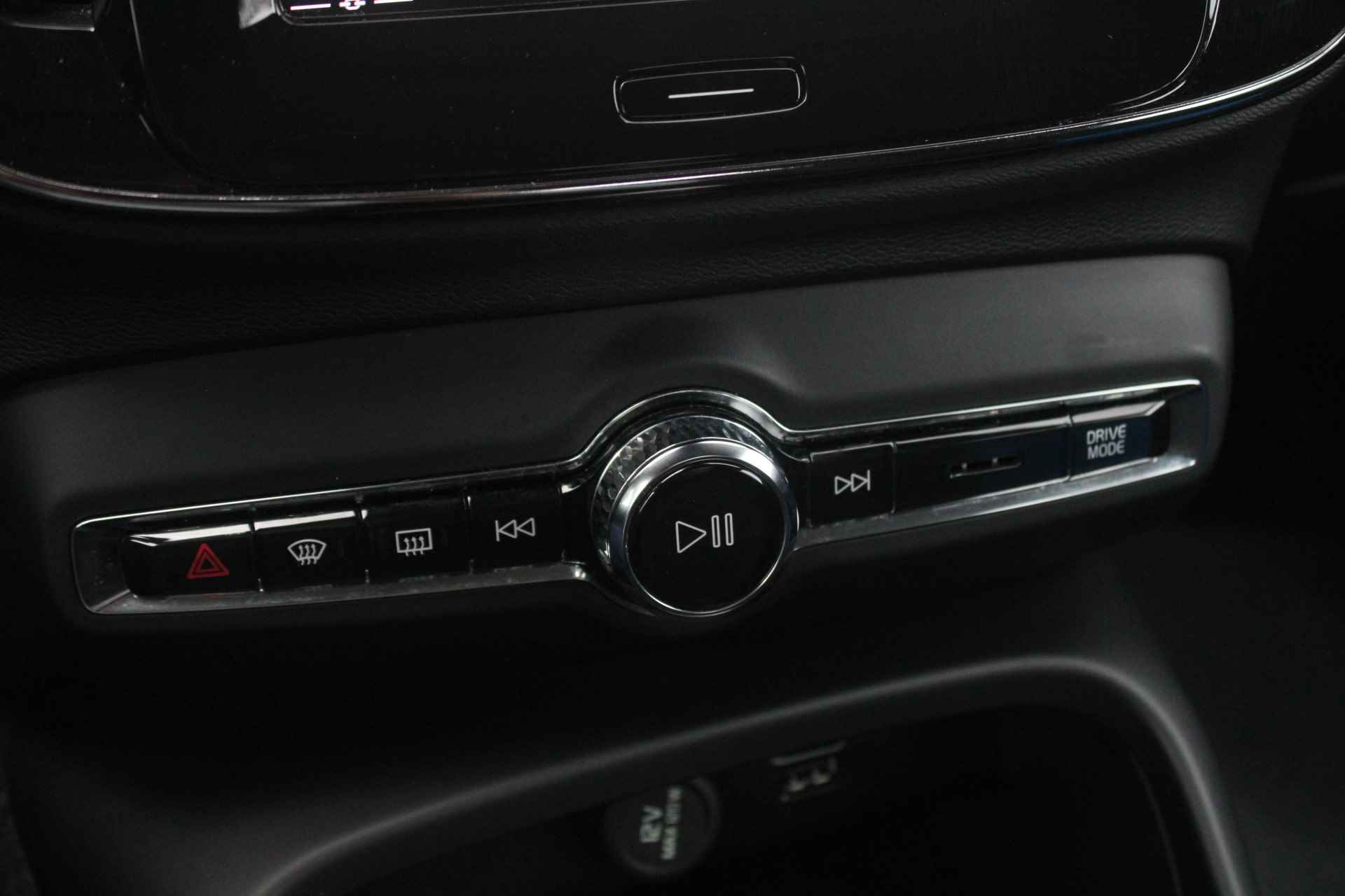 Volvo XC40 T2 Momentum | NL-auto | Adaptieve cruise | Camera | Trekhaak | Keyless | DAB-audio | - 21/25