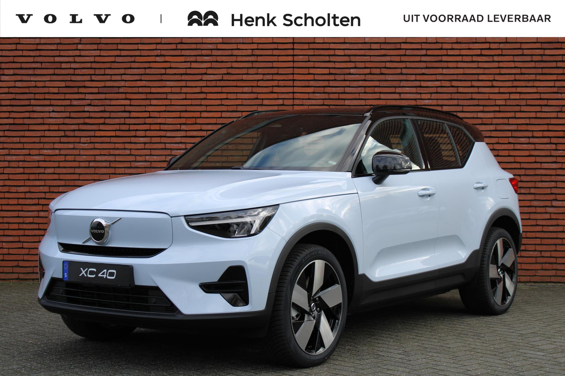 Volvo XC40 Single Motor Extended Range Plus, Adaptieve Cruise Control, Pilot Assist, Stoelverwarming, Stuurwielverwarming, Apple Car Play, Nubuck bekleding, Extra getint glas, 20" Lichtmetalen velgen,