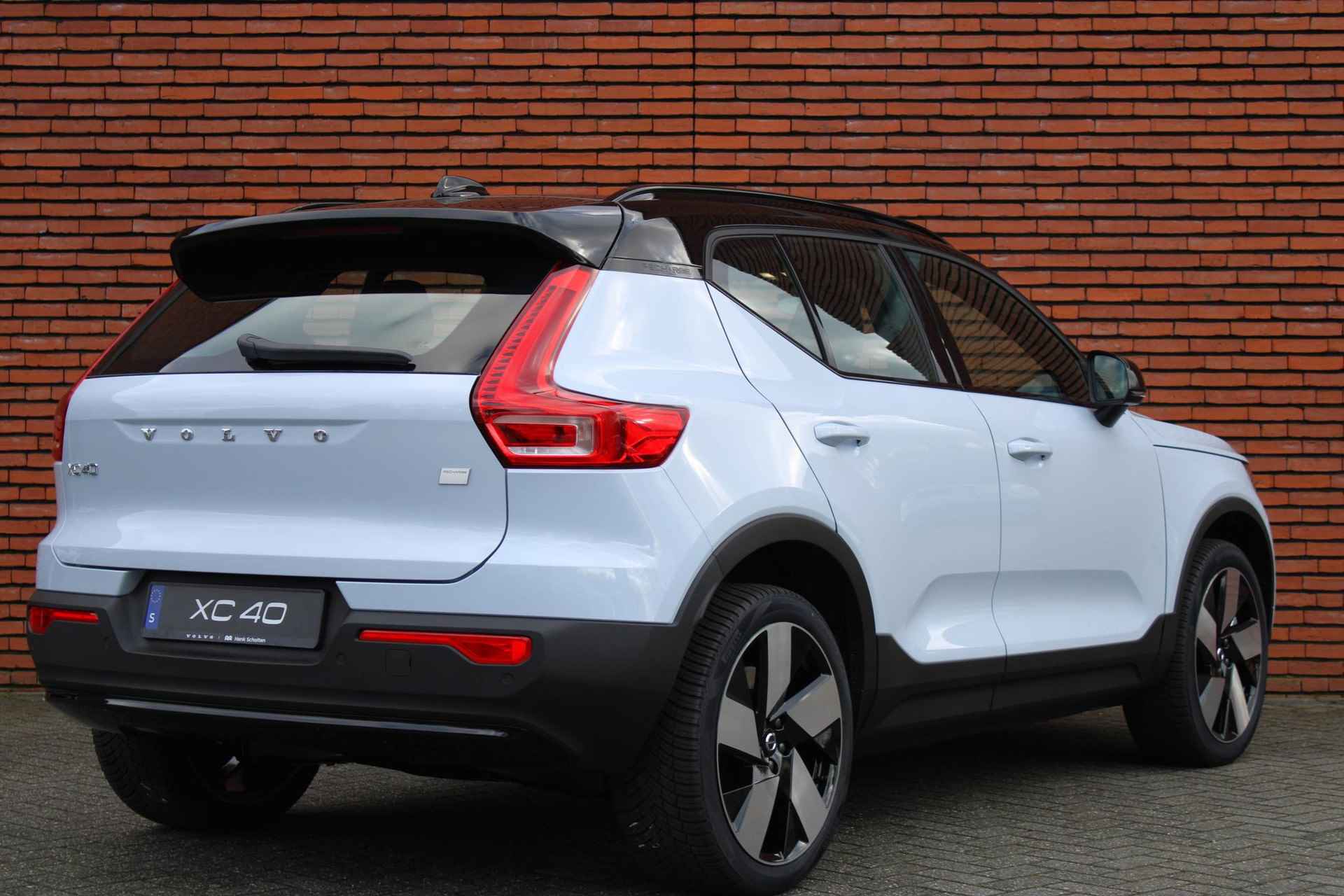 Volvo XC40 Single Motor Extended Range Plus, Adaptieve Cruise Control, Pilot Assist, Stoelverwarming, Stuurwielverwarming, Apple Car Play, Nubuck bekleding, Extra getint glas, 20" Lichtmetalen velgen, - 2/22