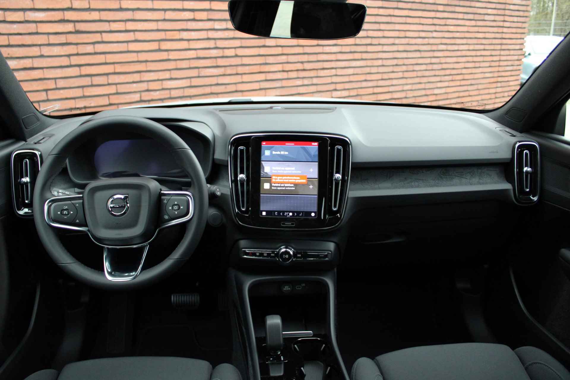 Volvo XC40 Single Motor Extended Range Plus, Adaptieve Cruise Control, Pilot Assist, Stoelverwarming, Stuurwielverwarming, Apple Car Play, Nubuck bekleding, Extra getint glas, 20" Lichtmetalen velgen, - 4/22