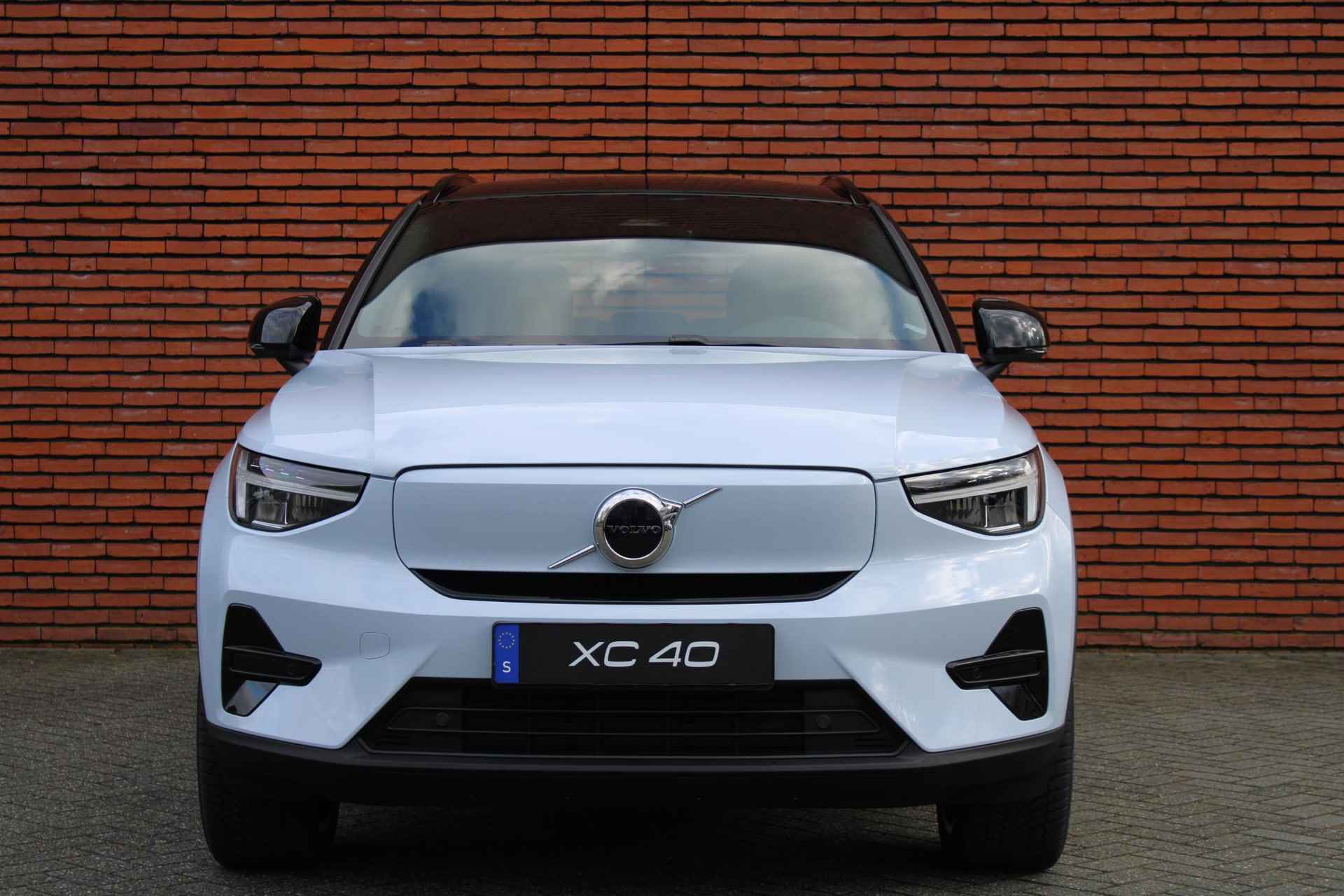 Volvo XC40 Single Motor Extended Range Plus, Adaptieve Cruise Control, Pilot Assist, Stoelverwarming, Stuurwielverwarming, Apple Car Play, Nubuck bekleding, Extra getint glas, 20" Lichtmetalen velgen, - 17/22