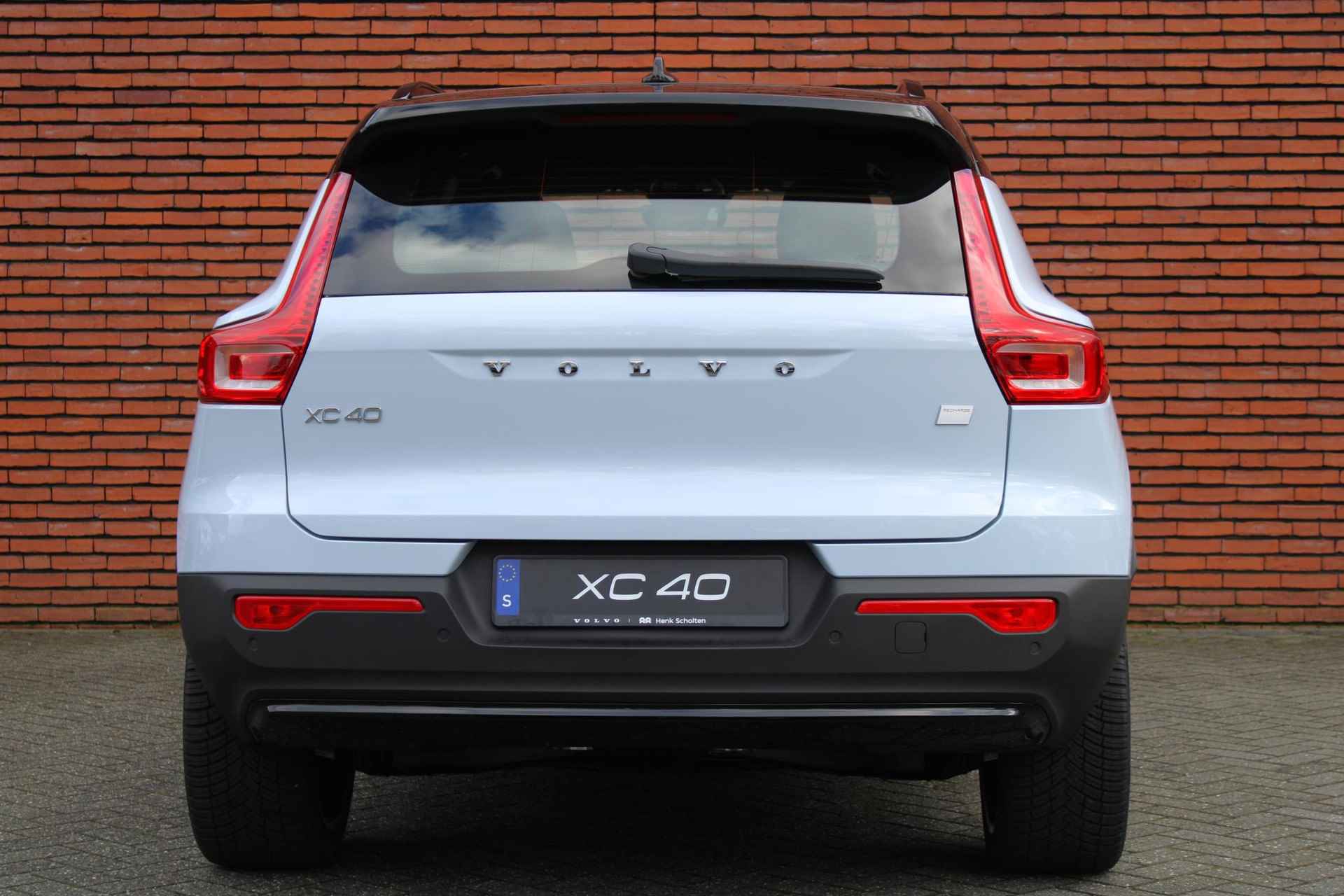 Volvo XC40 Single Motor Extended Range Plus, Adaptieve Cruise Control, Pilot Assist, Stoelverwarming, Stuurwielverwarming, Apple Car Play, Nubuck bekleding, Extra getint glas, 20" Lichtmetalen velgen, - 18/22