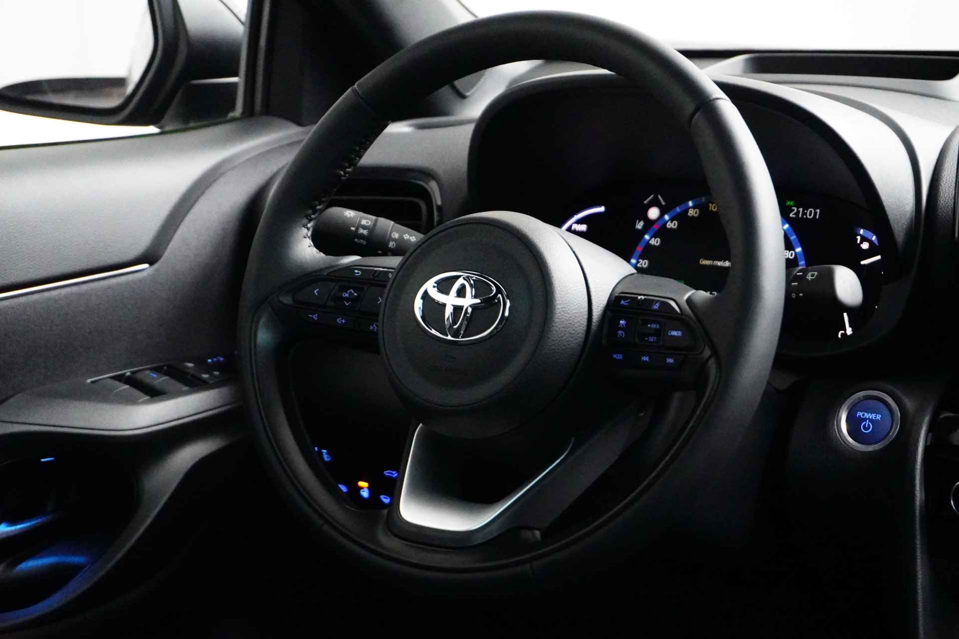Toyota Yaris Cross 1.5 Hybrid Dynamic | Panoramadak | Adaptieve cruise | Draadloos laden | Stuurverwarming | - 12/30