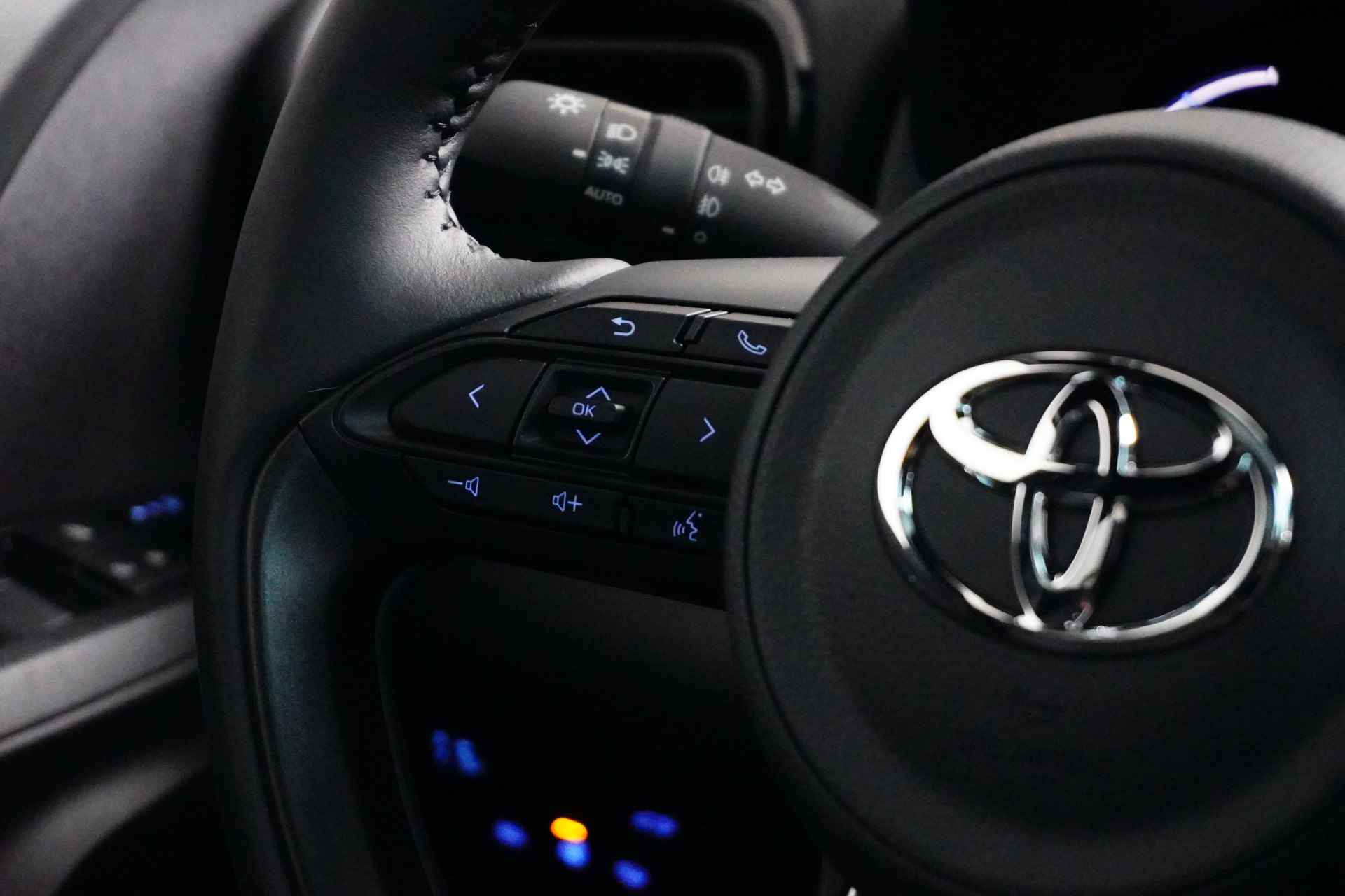 Toyota Yaris Cross 1.5 Hybrid Dynamic | Panoramadak | Adaptieve cruise | Draadloos laden | Stuurverwarming | - 13/30
