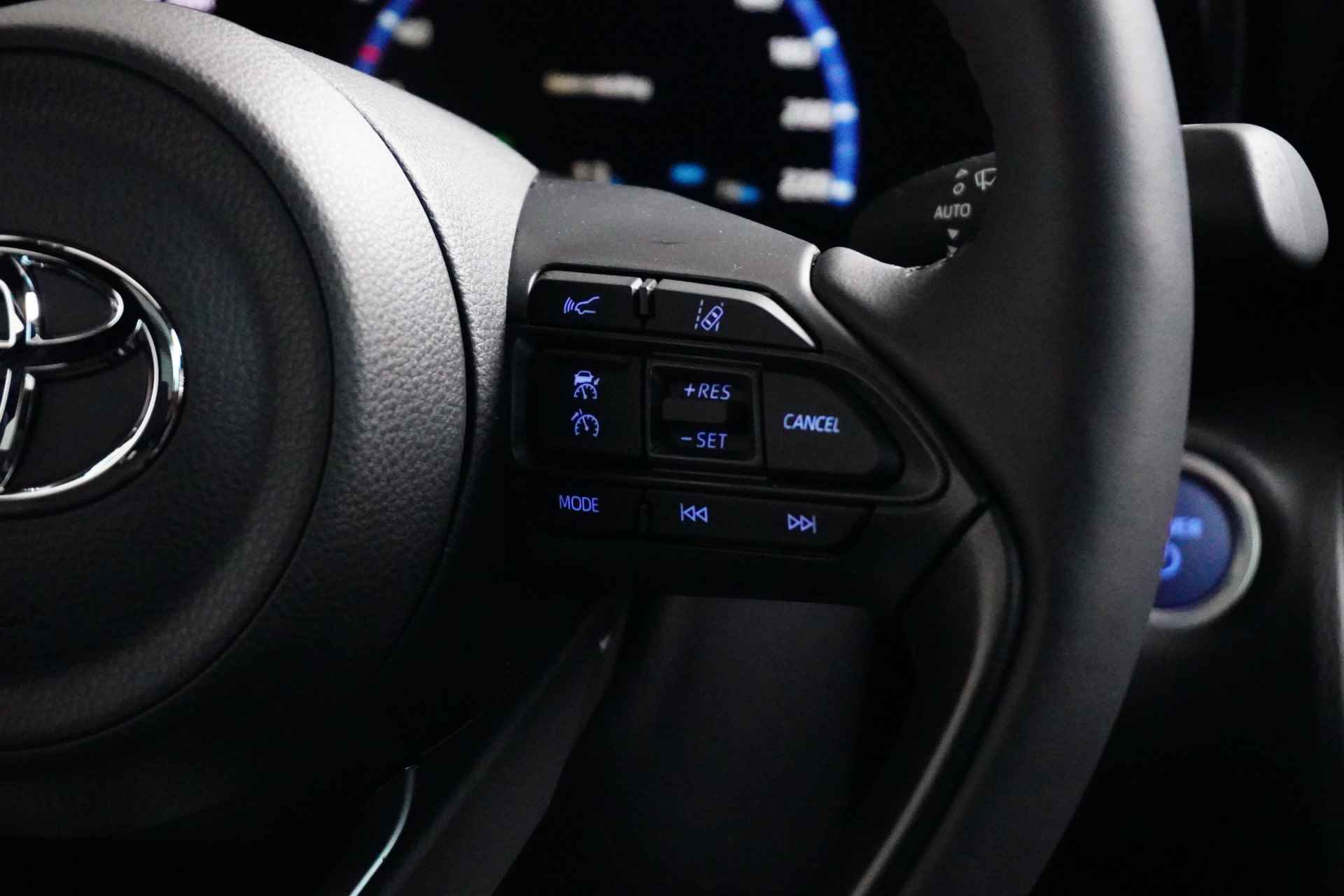 Toyota Yaris Cross 1.5 Hybrid Dynamic | Panoramadak | Adaptieve cruise | Draadloos laden | Stuurverwarming | - 14/30
