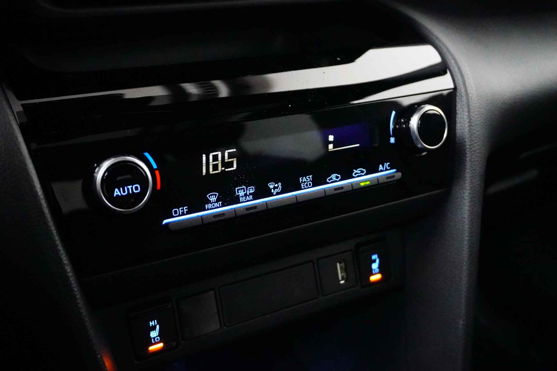 Toyota Yaris Cross 1.5 Hybrid Dynamic | Panoramadak | Adaptieve cruise | Draadloos laden | Stuurverwarming | - 23/30