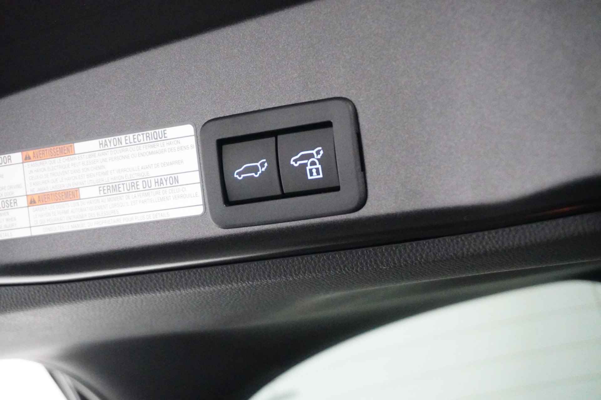 Toyota Yaris Cross 1.5 Hybrid Dynamic | Panoramadak | Adaptieve cruise | Draadloos laden | Stuurverwarming | - 28/30