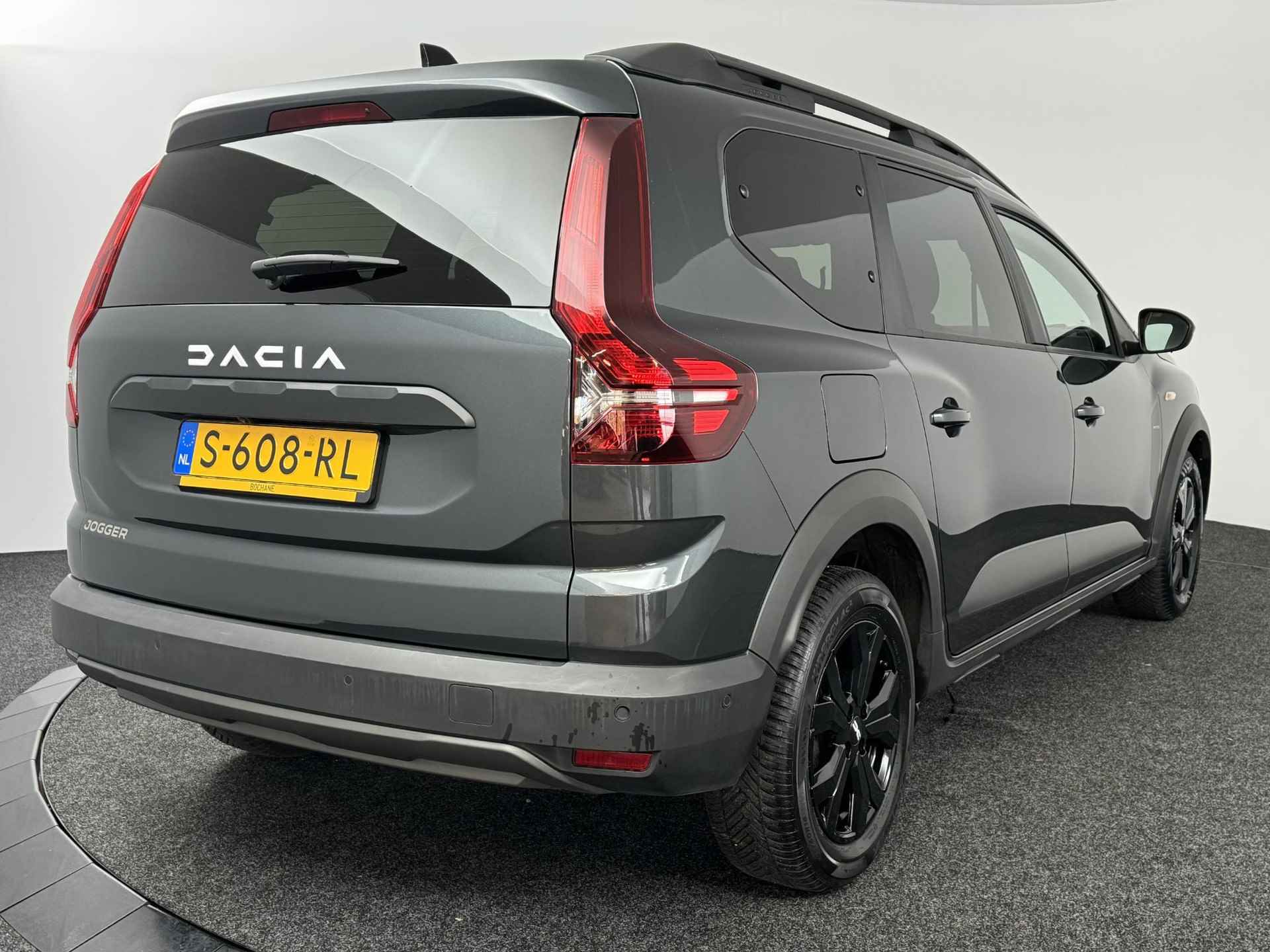 Dacia Jogger 1.0 TCe 110 Extreme 7p. | 1e eigenaar + dealer onderhouden! | Navi | Clima | Cruise | PDC V+A + Camera | Apple Carplay/Android Auto - 4/45