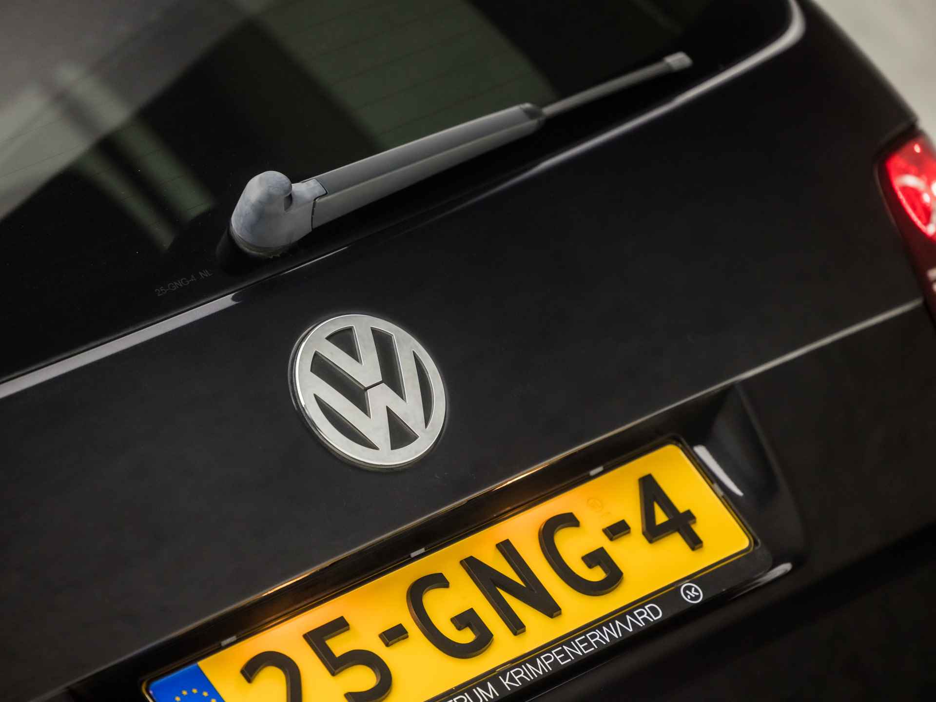 Volkswagen Touran 1.4 TSI Sportline (YOUNGTIMER, RADIO, NAP, CRUISE, CLIMATE, ELEK PAKKET, GETINT GLAS, ARMSTEUN, SPORTSTOELEN, LM VELGEN, PARKEERSENSOREN, TREKHAAK, NIEUWE APK, NIEUWSTAAT) - 25/30