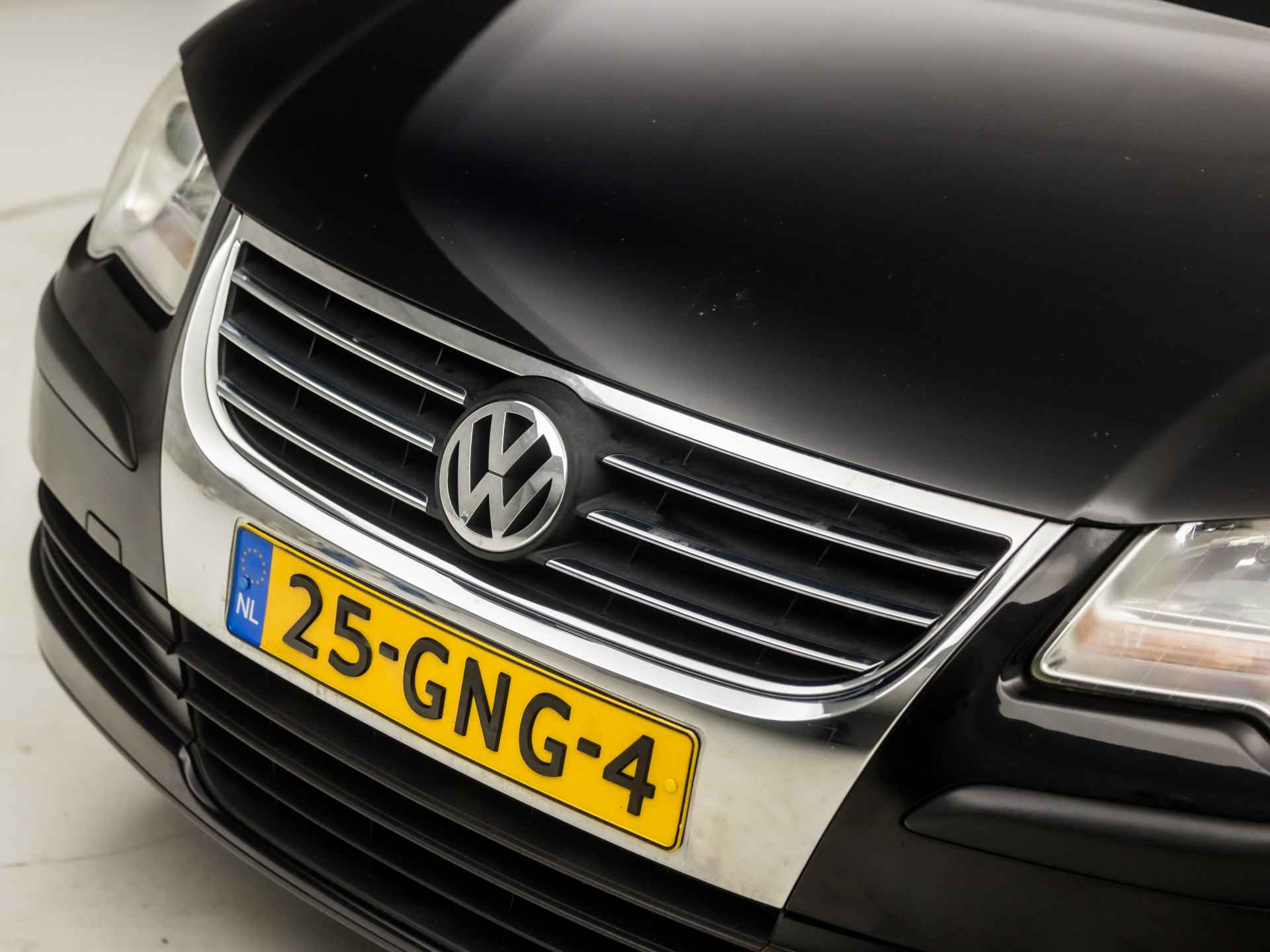 Volkswagen Touran 1.4 TSI Sportline (YOUNGTIMER, RADIO, NAP, CRUISE, CLIMATE, ELEK PAKKET, GETINT GLAS, ARMSTEUN, SPORTSTOELEN, LM VELGEN, PARKEERSENSOREN, TREKHAAK, NIEUWE APK, NIEUWSTAAT) - 26/30