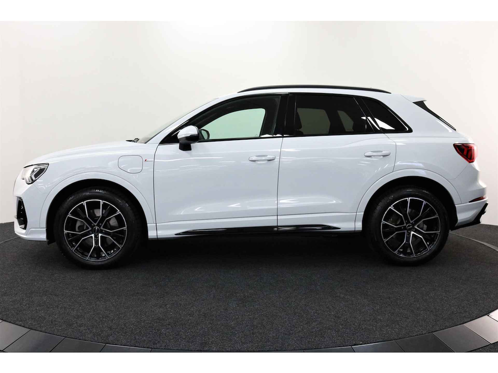 Audi Q3 45 TFSI e S-Edition (Hybride) - 16/40