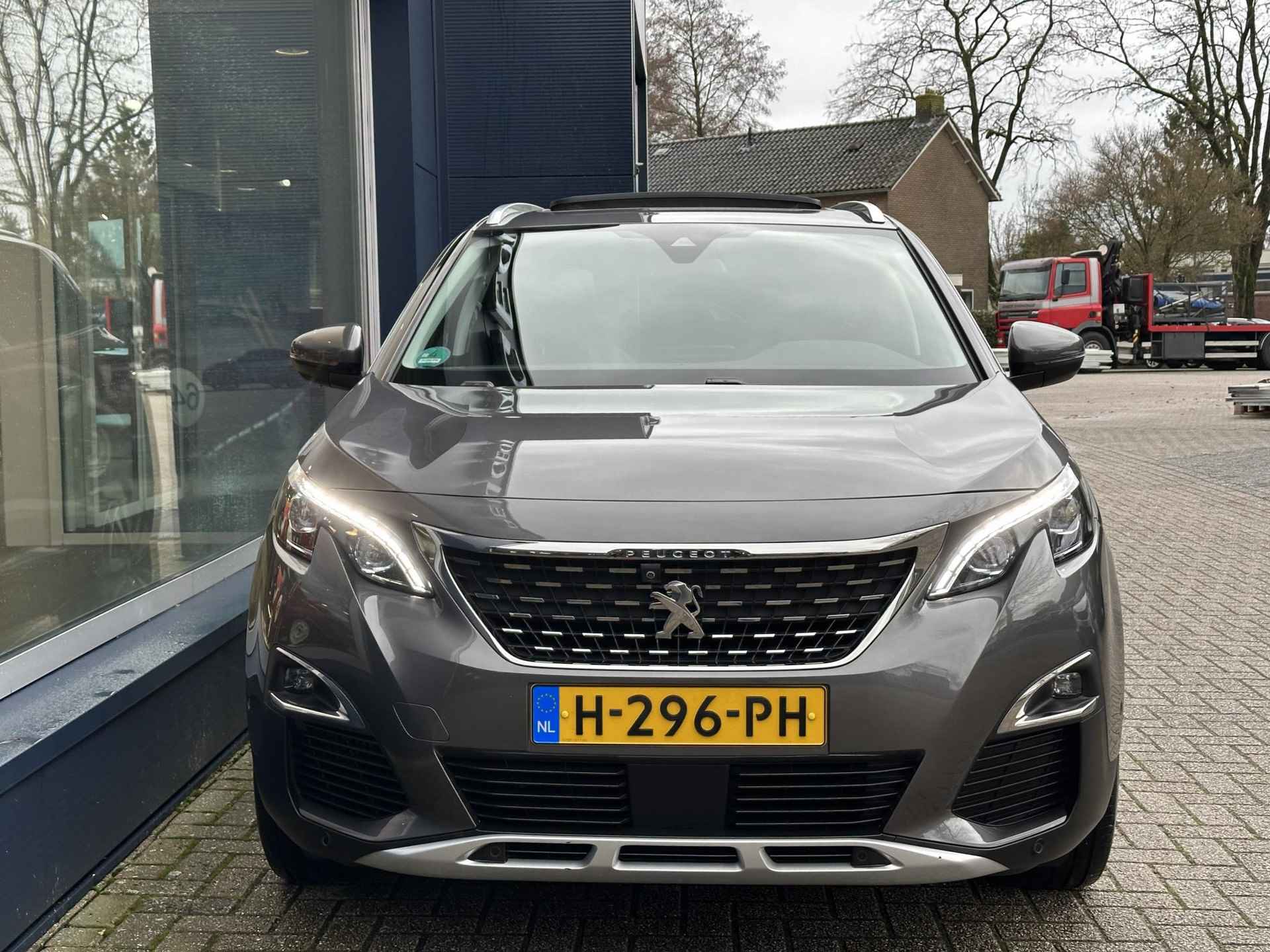 Peugeot 5008 1.2 Turbo 130 PK Allure Automaat | El. Achterklep | Focal Sound System | Navigatie | 7 Persoons |  Panoramisch Schuif-Kanteldak | Lichtmetaal 19 inch | Dodehoek Bewaking | Stoelverwarming | Stoelen - Pakket - 2/70