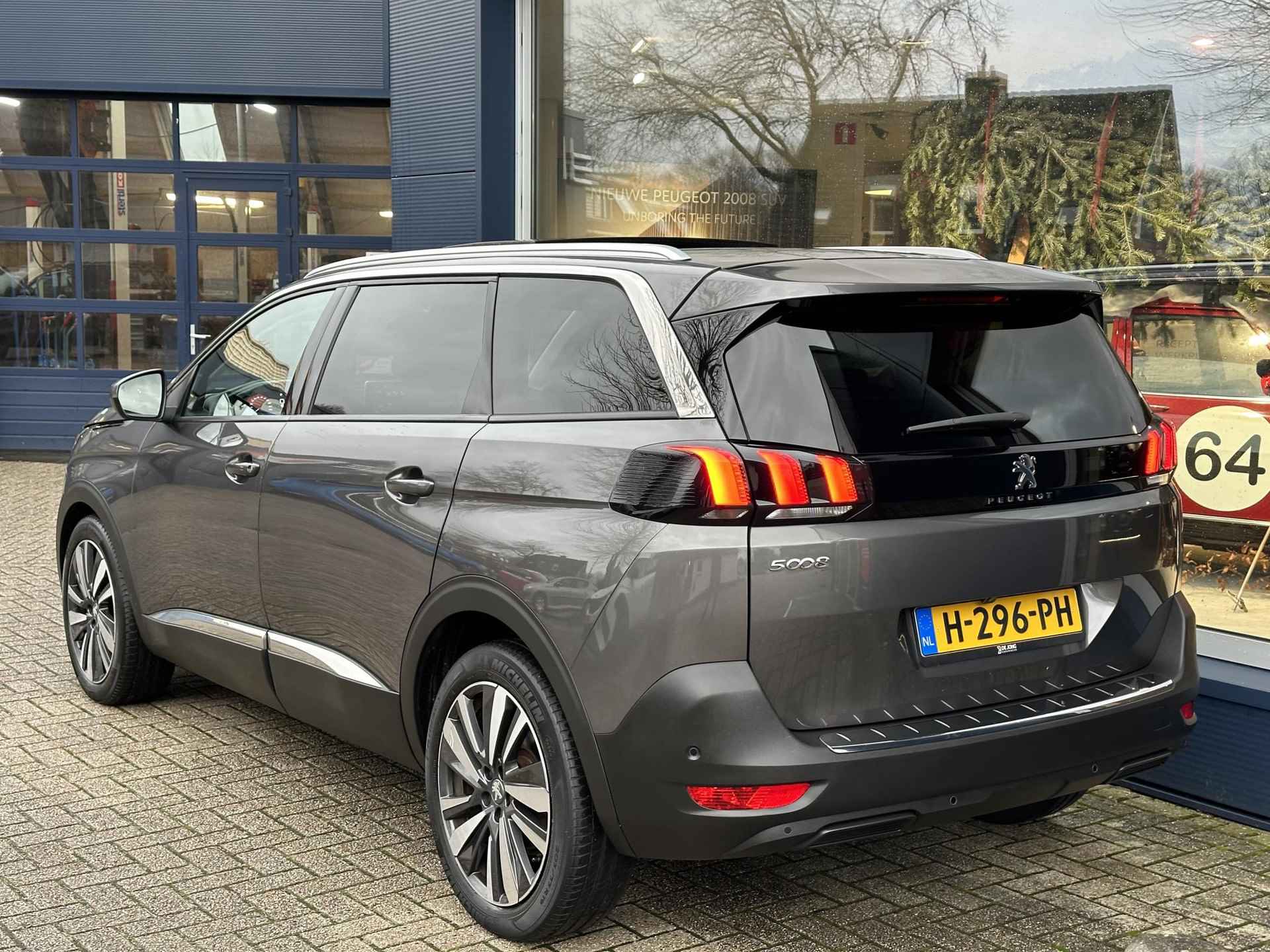 Peugeot 5008 1.2 Turbo 130 PK Allure Automaat | El. Achterklep | Focal Sound System | Navigatie | 7 Persoons |  Panoramisch Schuif-Kanteldak | Lichtmetaal 19 inch | Dodehoek Bewaking | Stoelverwarming | Stoelen - Pakket - 4/70