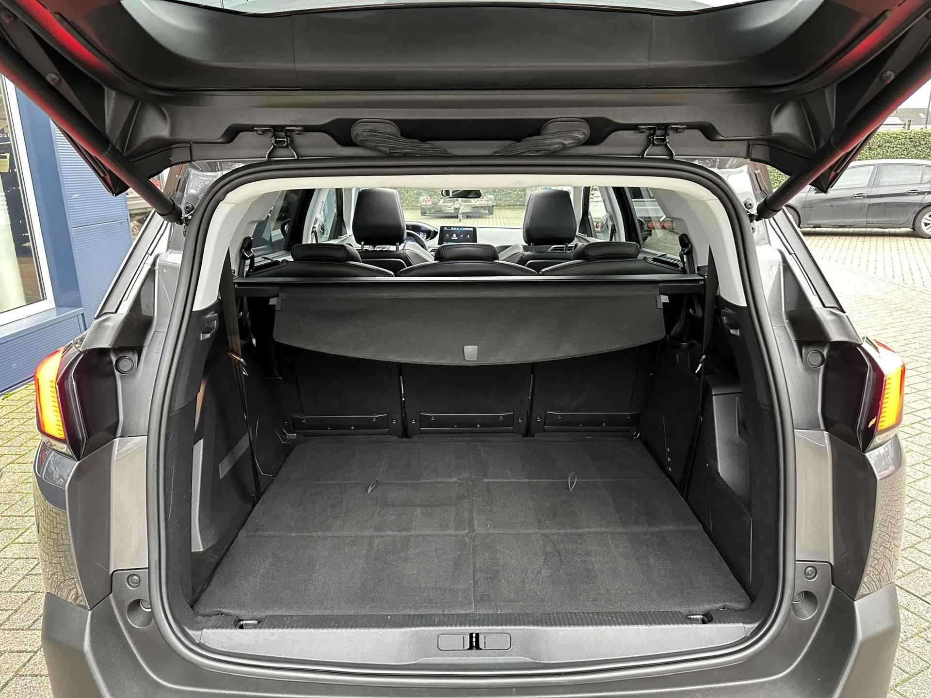 Peugeot 5008 1.2 Turbo 130 PK Allure Automaat | El. Achterklep | Focal Sound System | Navigatie | 7 Persoons |  Panoramisch Schuif-Kanteldak | Lichtmetaal 19 inch | Dodehoek Bewaking | Stoelverwarming | Stoelen - Pakket - 40/70