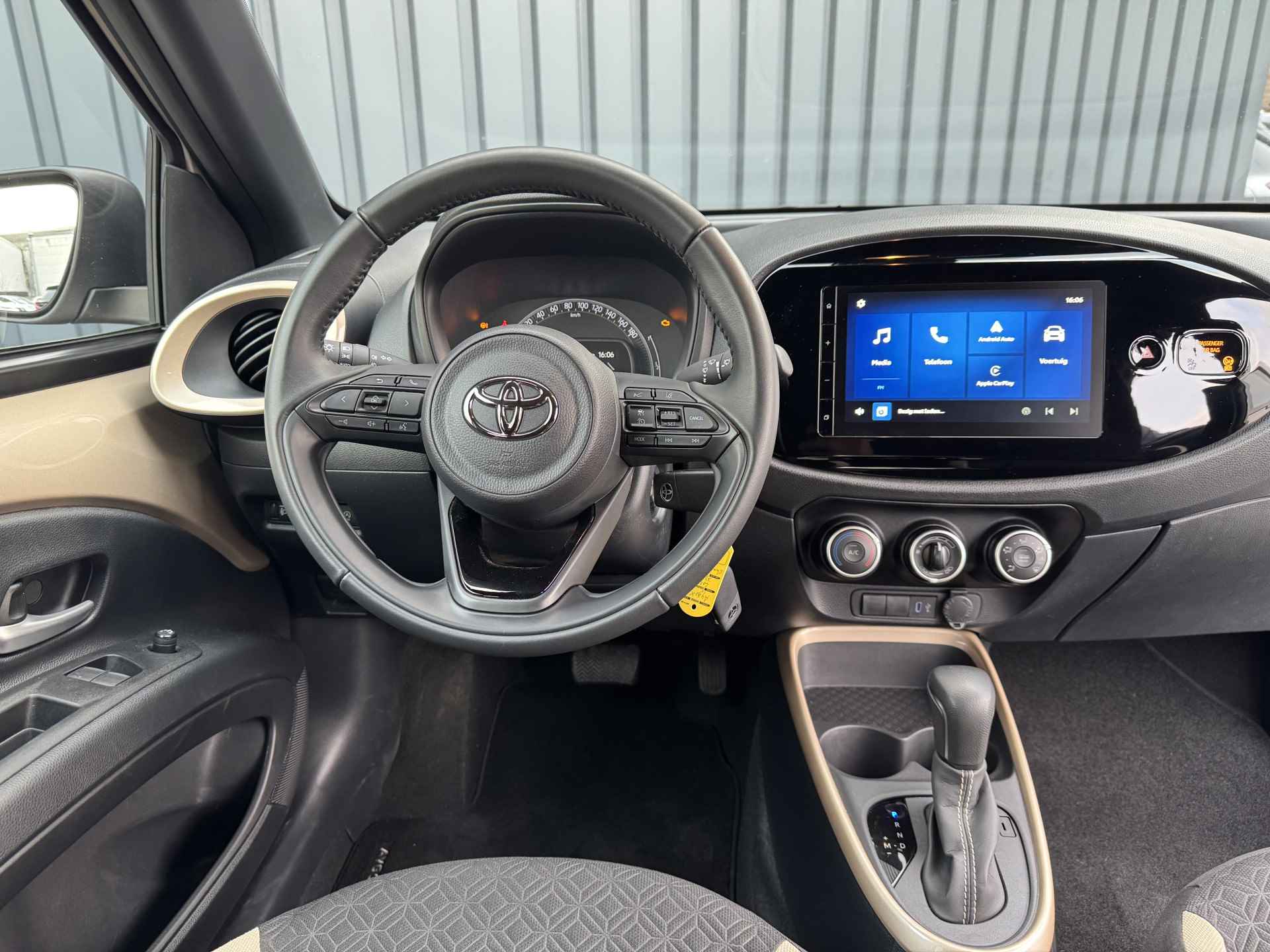 Toyota Aygo X 1.0 VVT-i S-CVT Bi tone | 6.068 km | Nieuwstaat | 10 jr GARANTIE | Rijklaar!! - 16/34