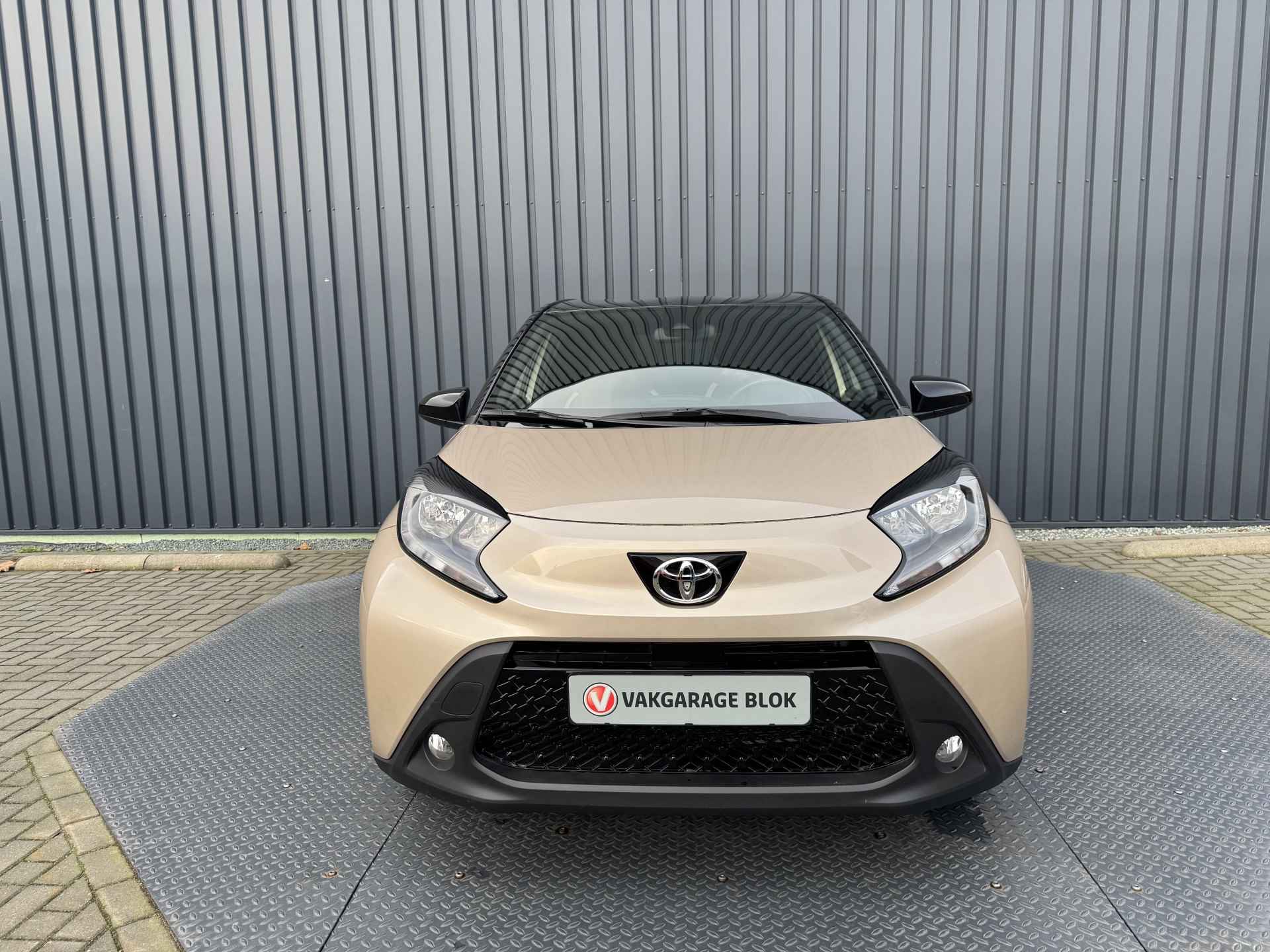 Toyota Aygo X 1.0 VVT-i S-CVT Bi tone | 6.068 km | Nieuwstaat | 10 jr GARANTIE | Rijklaar!! - 5/34