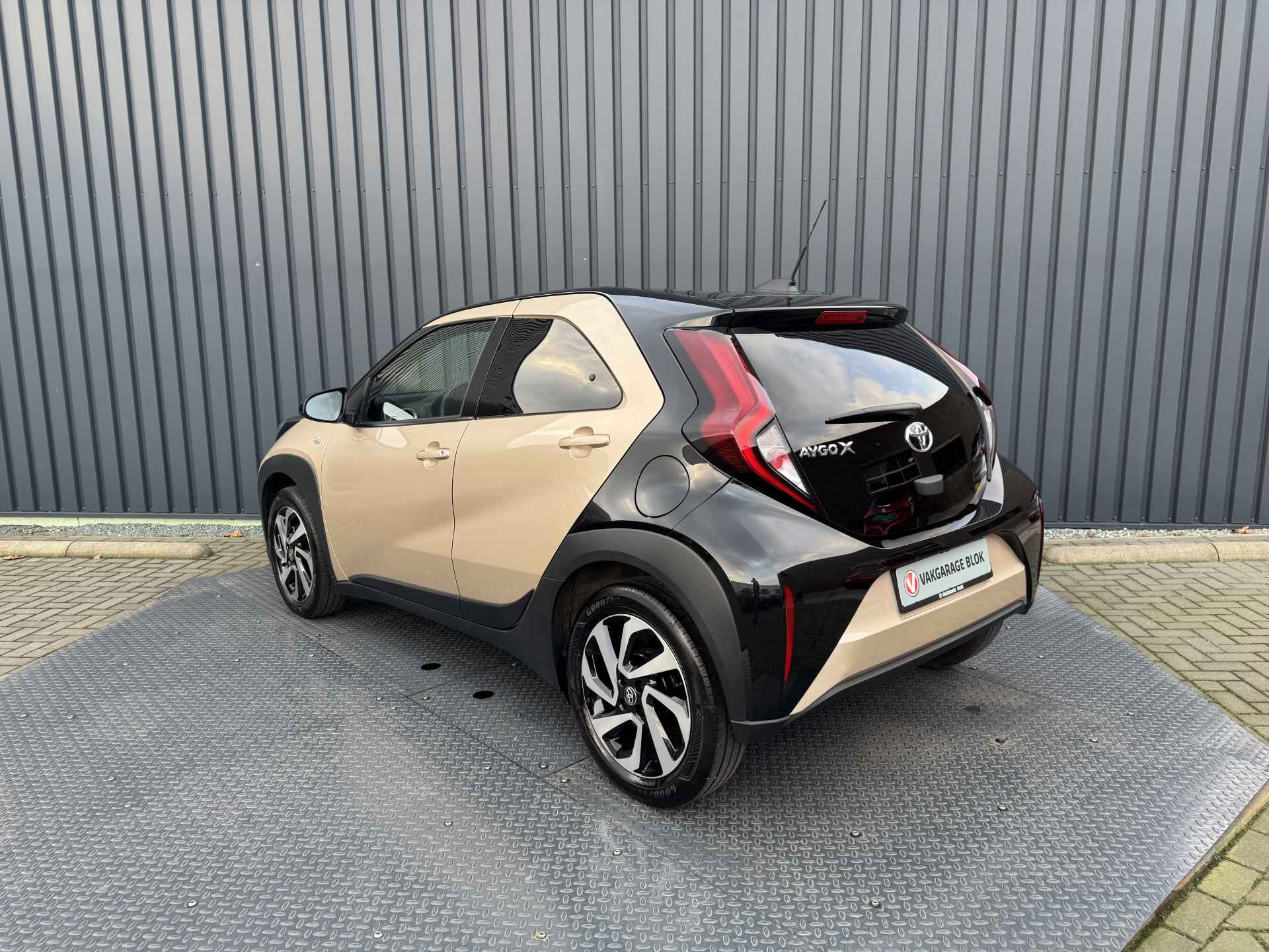 Toyota Aygo X 1.0 VVT-i S-CVT Bi tone | 6.068 km | Nieuwstaat | 10 jr GARANTIE | Rijklaar!! - 12/34