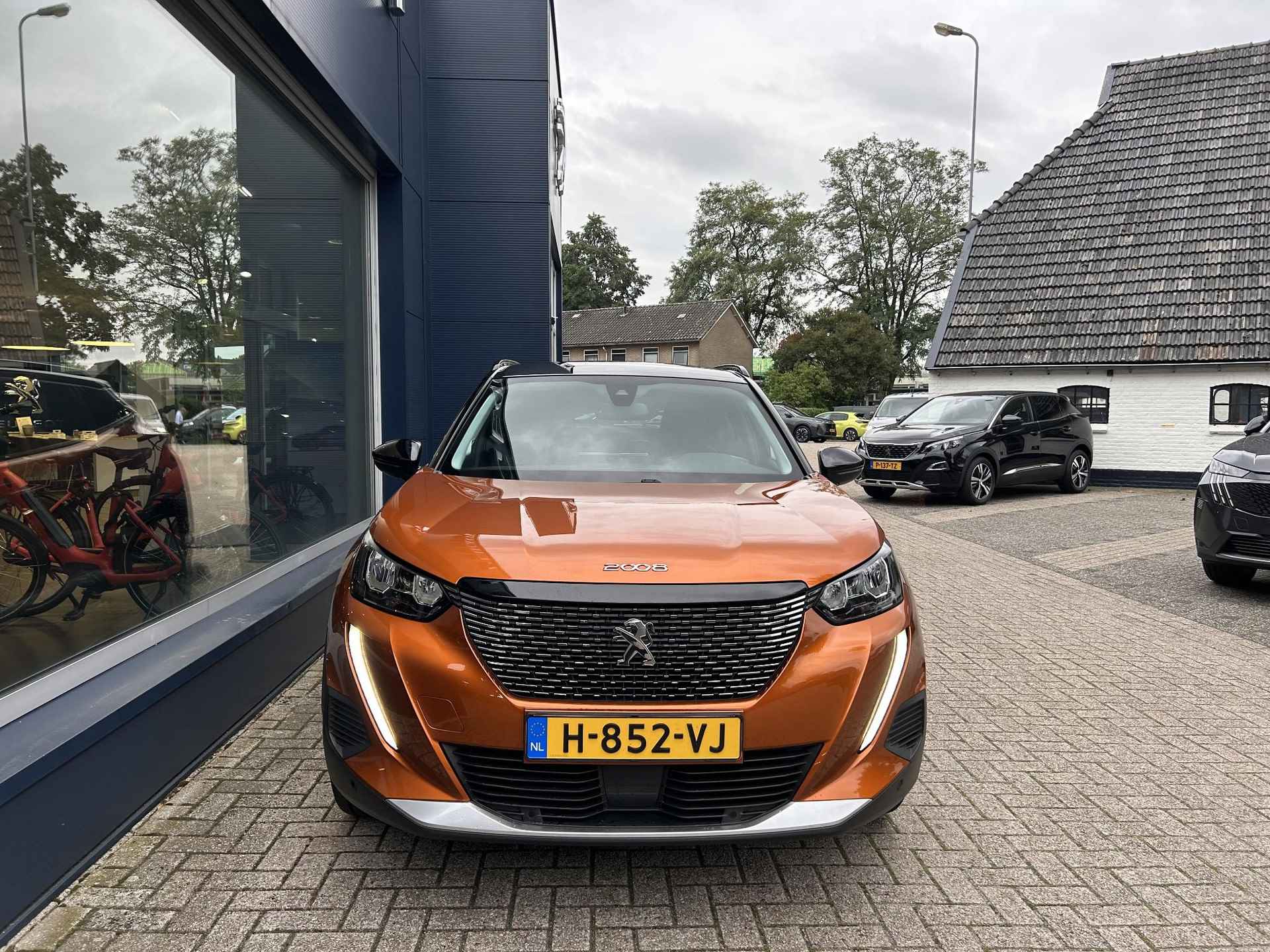 Peugeot 2008 1.2 Turbo 100 PK GT Style | LED Verlichting | Zwart Dak | Climate Control | Cruise Control | Keyless Start | Navigatie | Camera | Parkeersensoren V+A | Half Lederen Bekleding | Hoge Zitpositie | 18 Inch Lichtmetalen Velgen | - 5/48