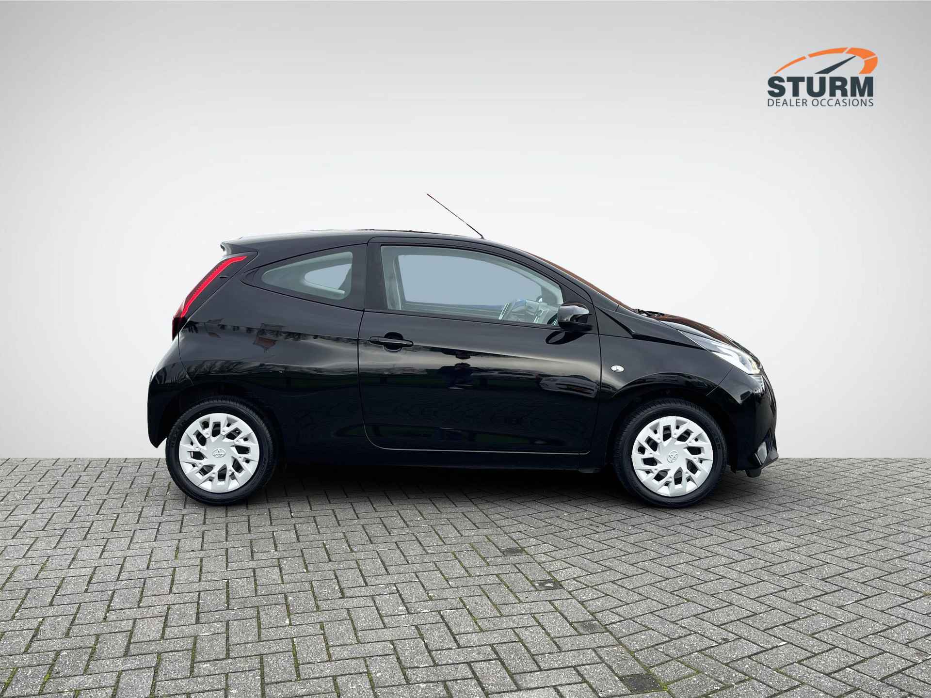 Toyota Aygo 1.0 VVT-i x-play | Airco | Apple Carplay & Android | Achteruitrijcamera | Bluetooth | Rijklaarprijs! - 3/26