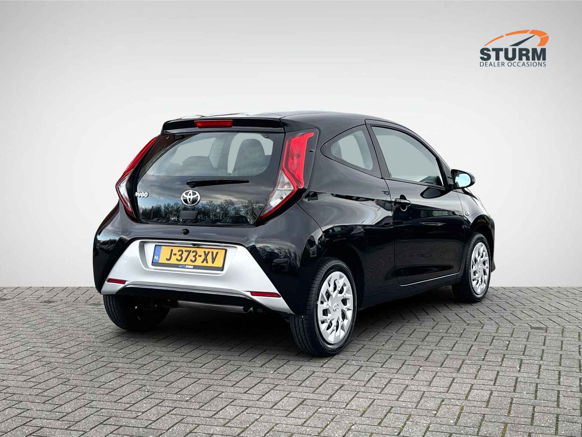 Toyota Aygo 1.0 VVT-i x-play | Airco | Apple Carplay & Android | Achteruitrijcamera | Bluetooth | Rijklaarprijs! - 4/26