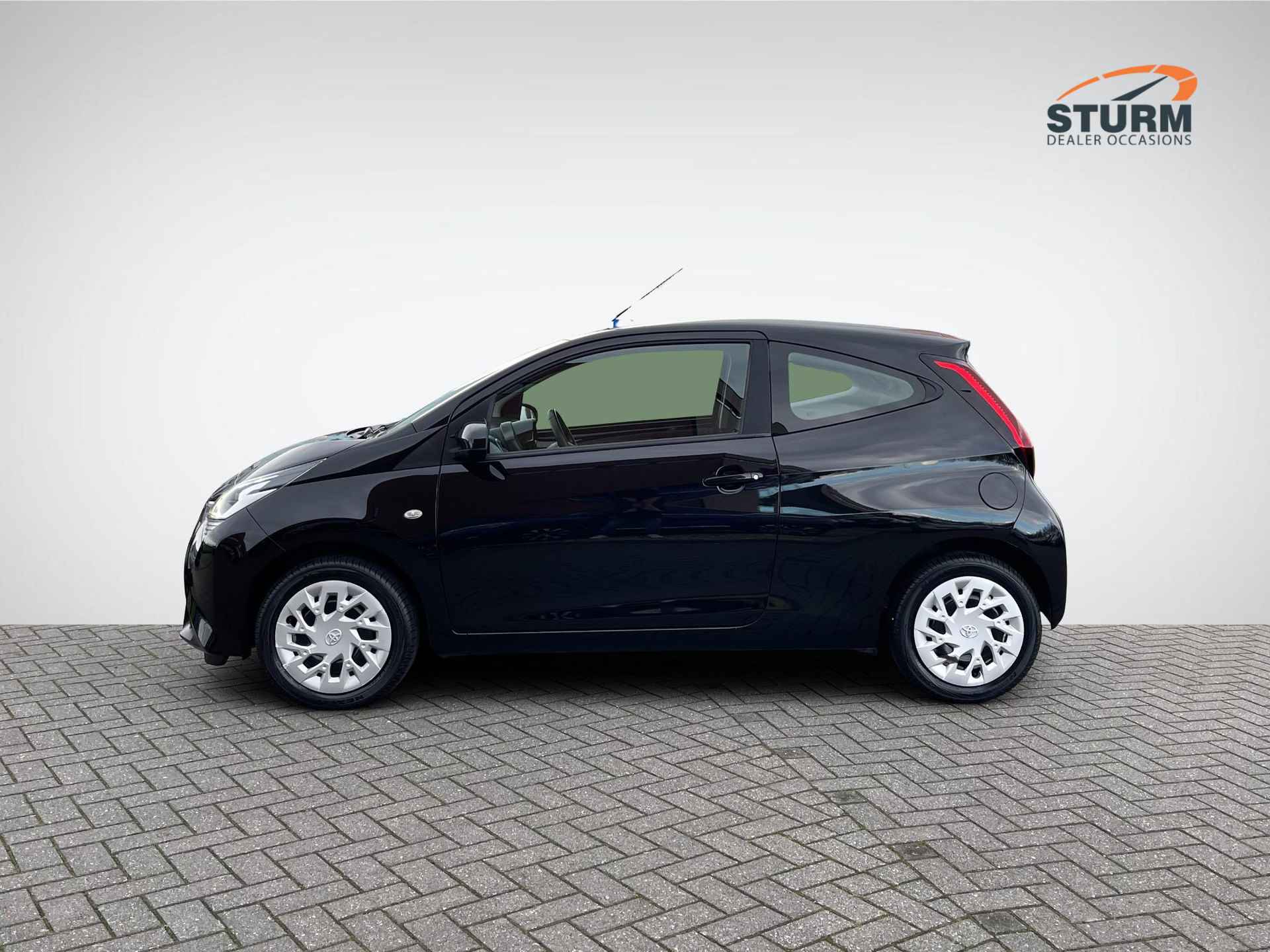 Toyota Aygo 1.0 VVT-i x-play | Airco | Apple Carplay & Android | Achteruitrijcamera | Bluetooth | Rijklaarprijs! - 7/26