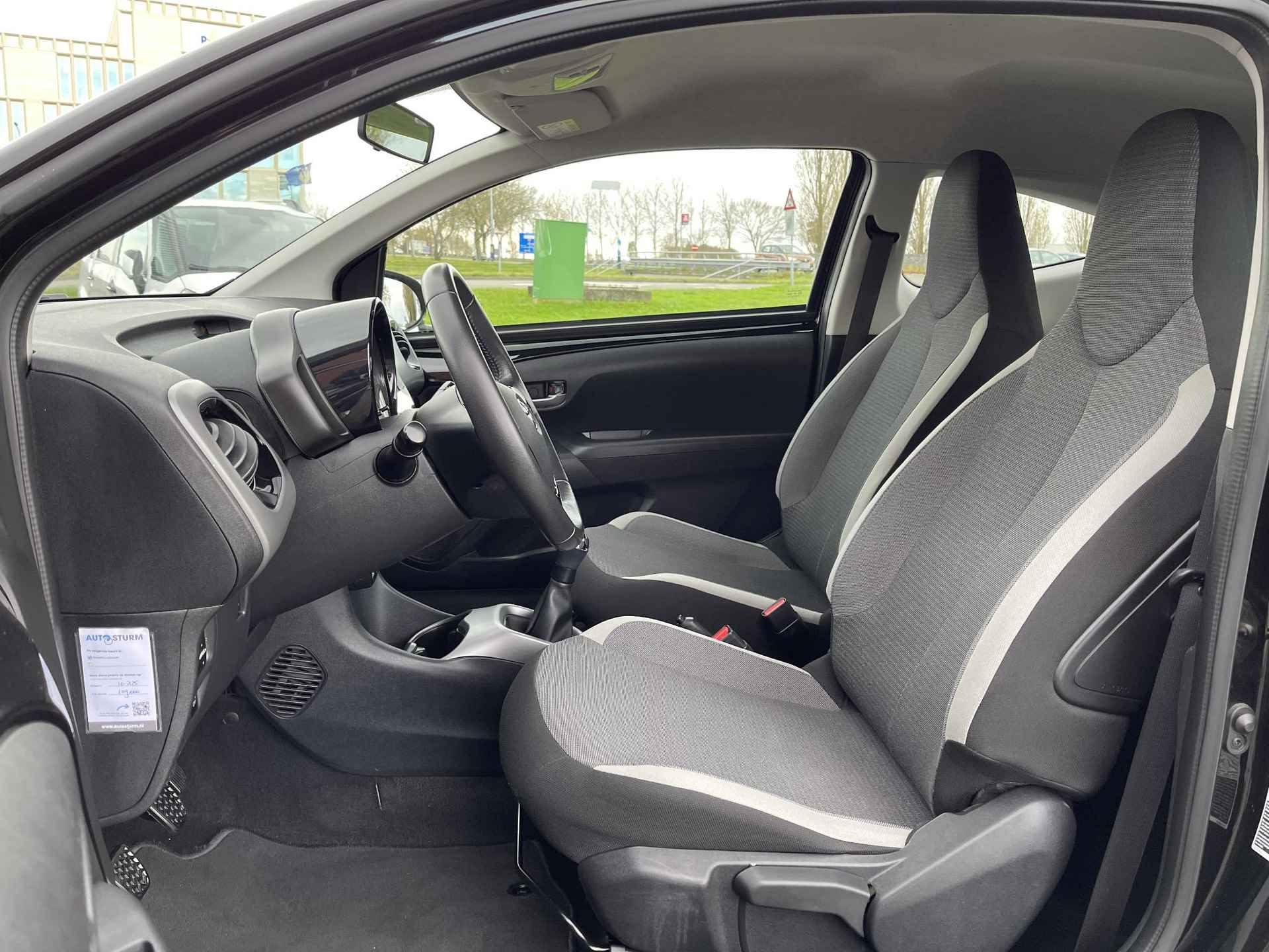 Toyota Aygo 1.0 VVT-i x-play | Airco | Apple Carplay & Android | Achteruitrijcamera | Bluetooth | Rijklaarprijs! - 9/26