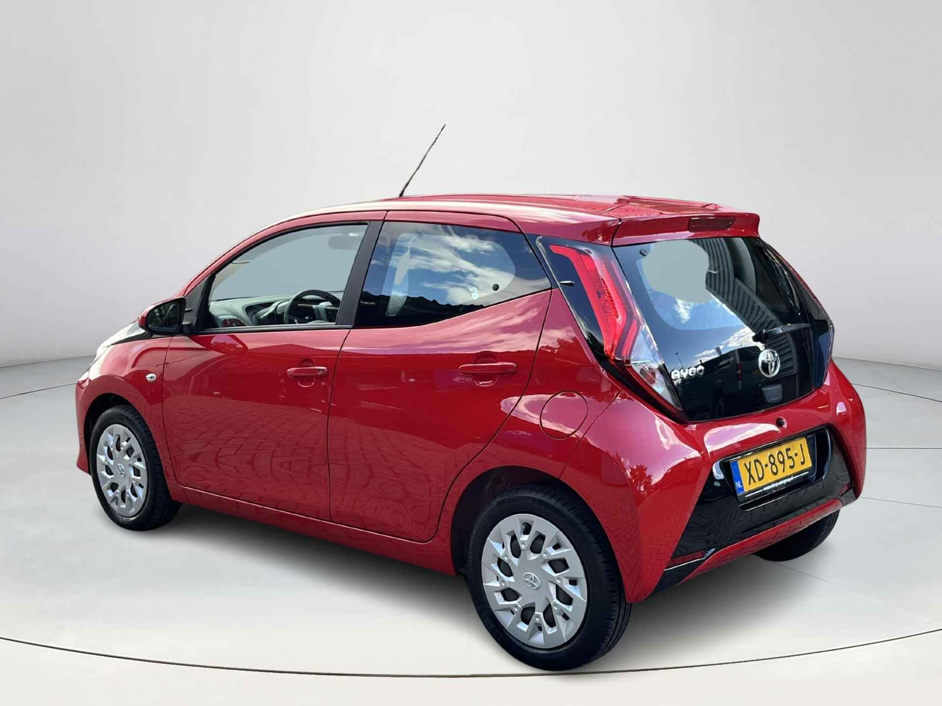 Toyota Aygo 1.0 VVT-i x-play  | All in prijs | Automaat | Airco | Achteruitrijcamera - 4/28