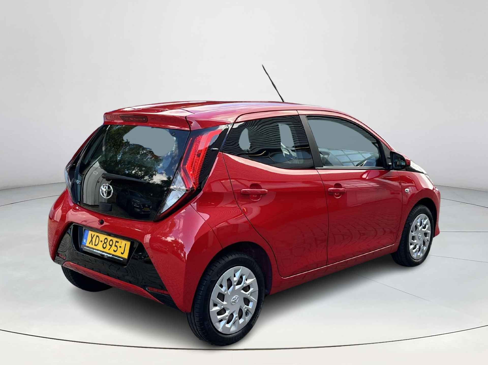 Toyota Aygo 1.0 VVT-i x-play  | All in prijs | Automaat | Airco | Achteruitrijcamera - 6/28