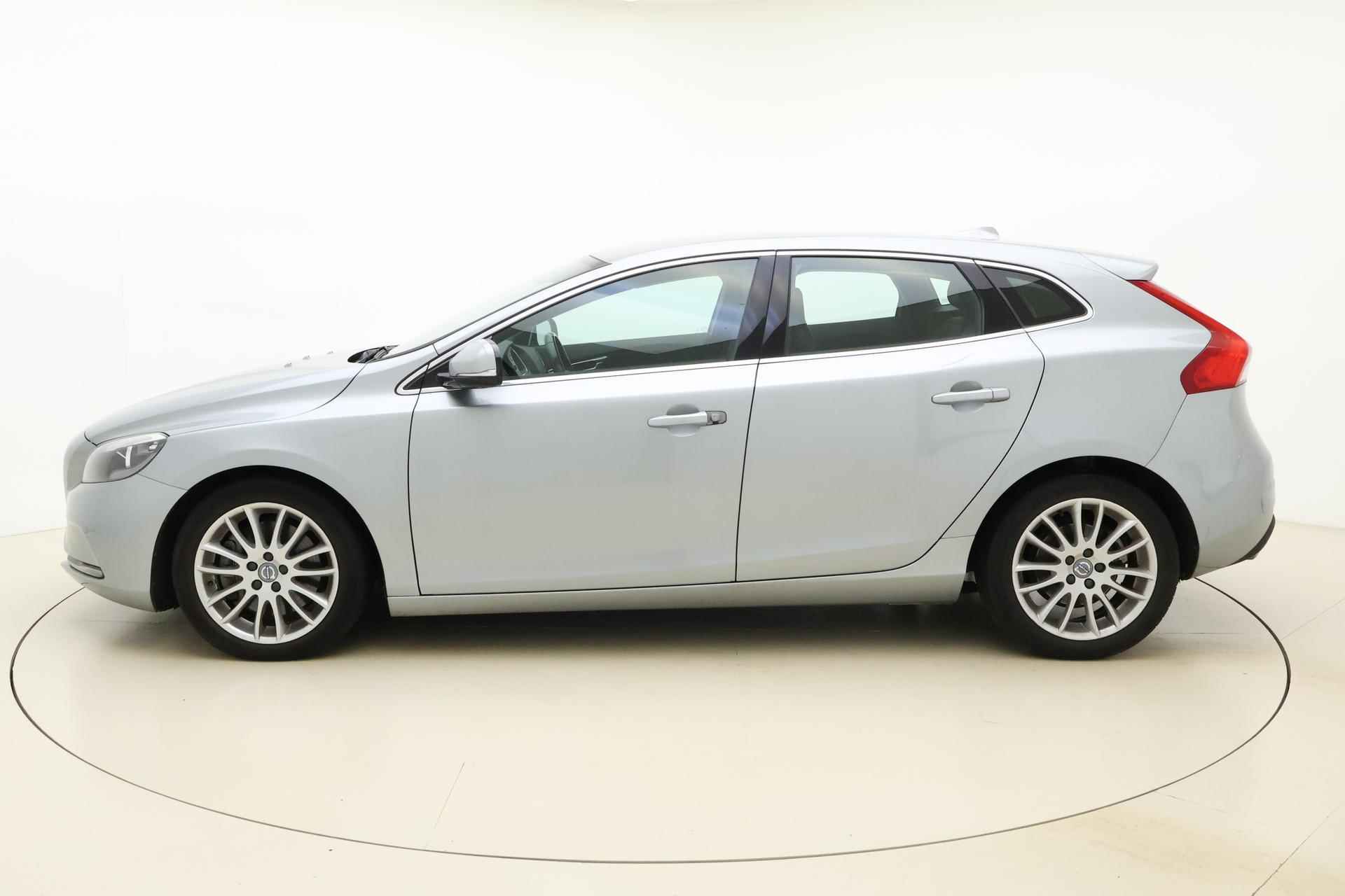 Volvo V40 2.0 D4 Summum Business | Harman Kardon | Lederen bekleding | Navigatie | Stoelverwarming | Parkeersensoren | Weinig kilometers! - 6/35