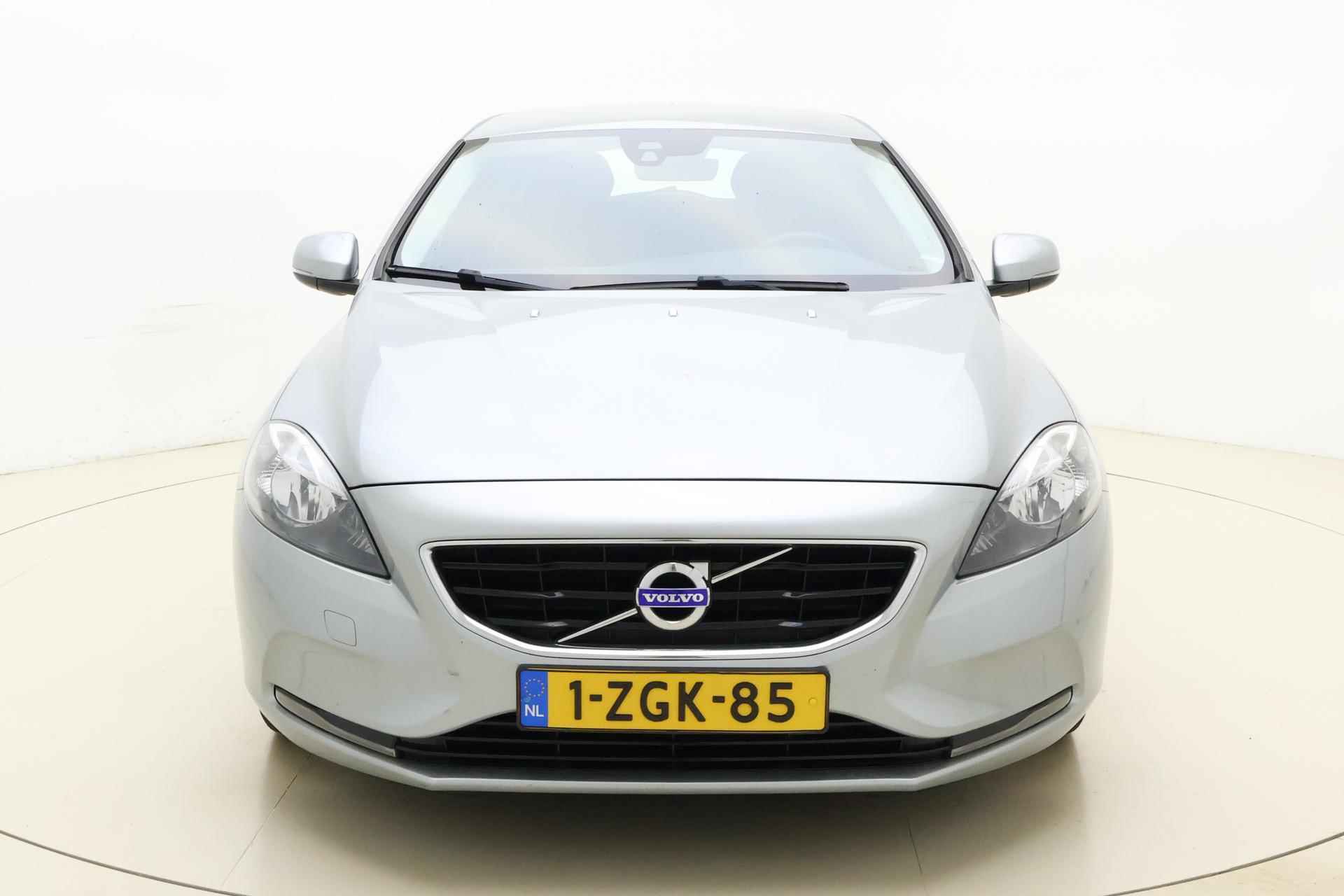 Volvo V40 2.0 D4 Summum Business | Harman Kardon | Lederen bekleding | Navigatie | Stoelverwarming | Parkeersensoren | Weinig kilometers! - 7/35