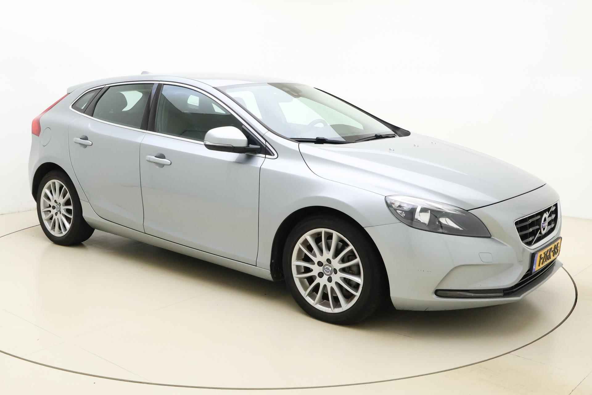 Volvo V40 2.0 D4 Summum Business | Harman Kardon | Lederen bekleding | Navigatie | Stoelverwarming | Parkeersensoren | Weinig kilometers! - 9/35