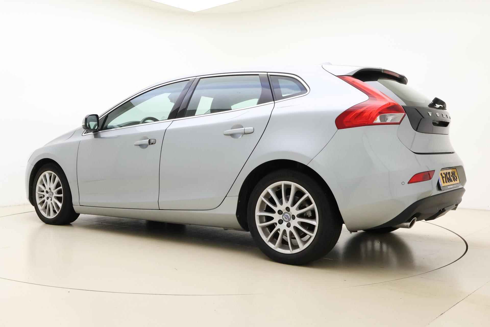 Volvo V40 2.0 D4 Summum Business | Harman Kardon | Lederen bekleding | Navigatie | Stoelverwarming | Parkeersensoren | Weinig kilometers! - 13/35