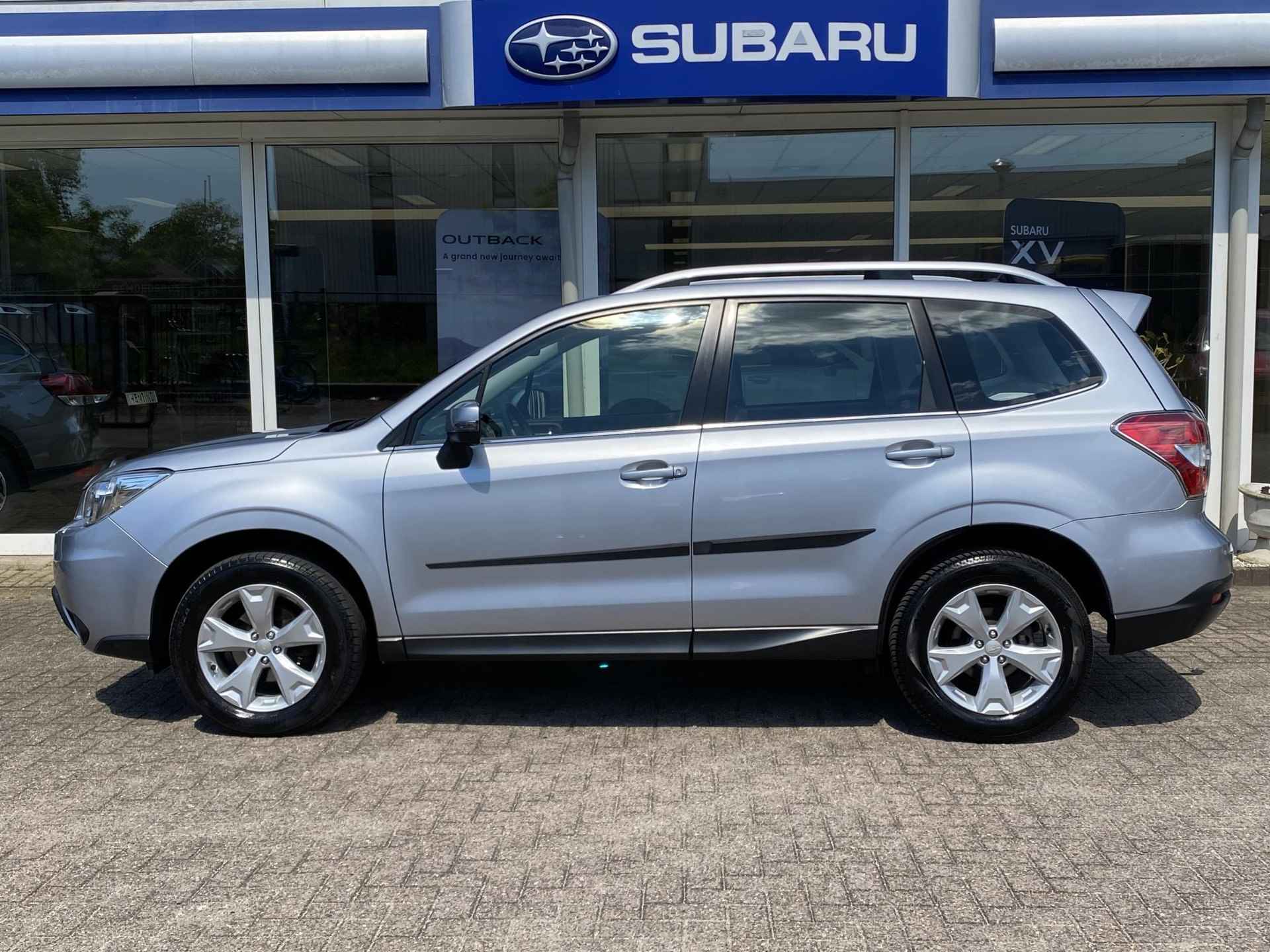 Subaru Forester 2.0 Luxury | Stoelverwarming voor | Cruise control | Navigatie | Achteruitrijcamera | Trekhaak | - 3/38