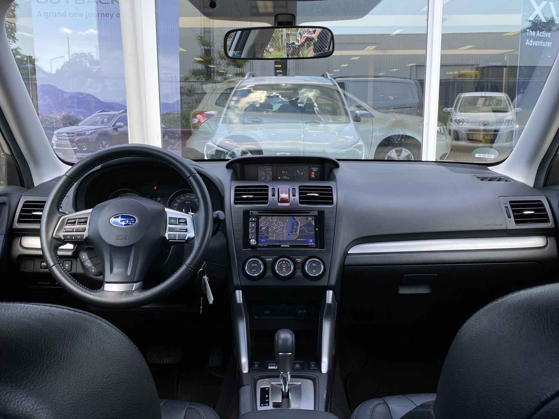 Subaru Forester 2.0 Luxury | Stoelverwarming voor | Cruise control | Navigatie | Achteruitrijcamera | Trekhaak | - 4/38