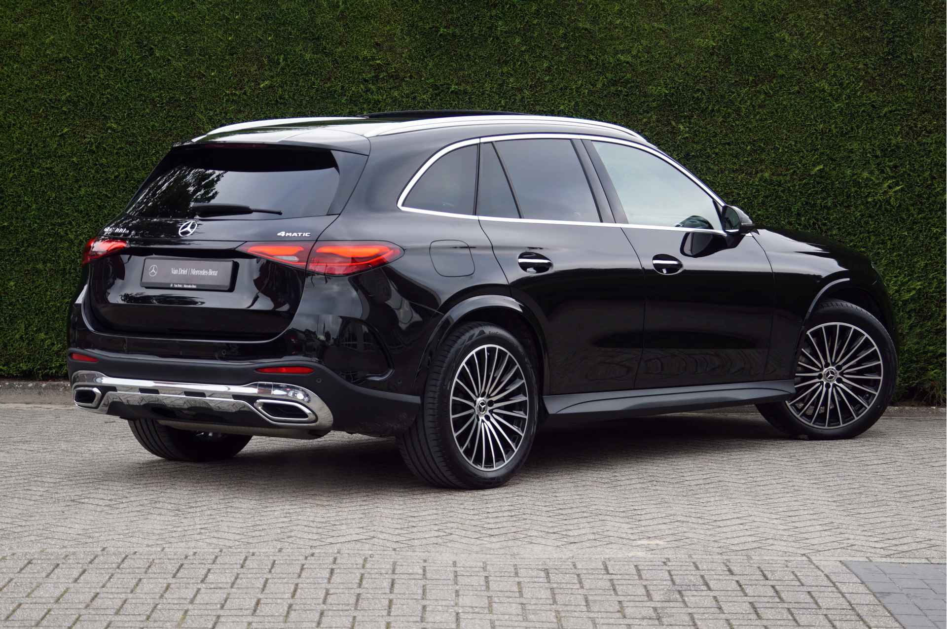 Mercedes-Benz GLC GLC 300 e 4M AMG Line | Achterasbesturing Luchtvering Burmester Pano Distronic Trekhaak - 2/51