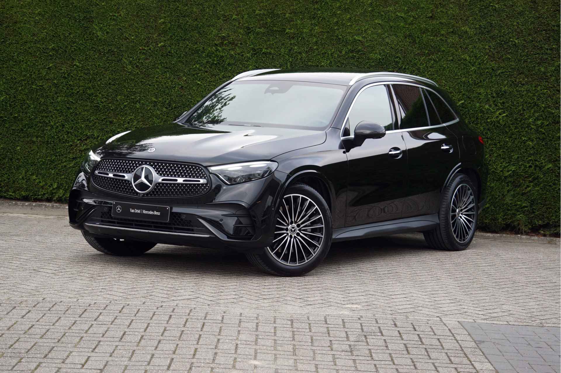 Mercedes-Benz GLC GLC 300 e 4M AMG Line | Achterasbesturing Luchtvering Burmester Pano Distronic Trekhaak - 19/51