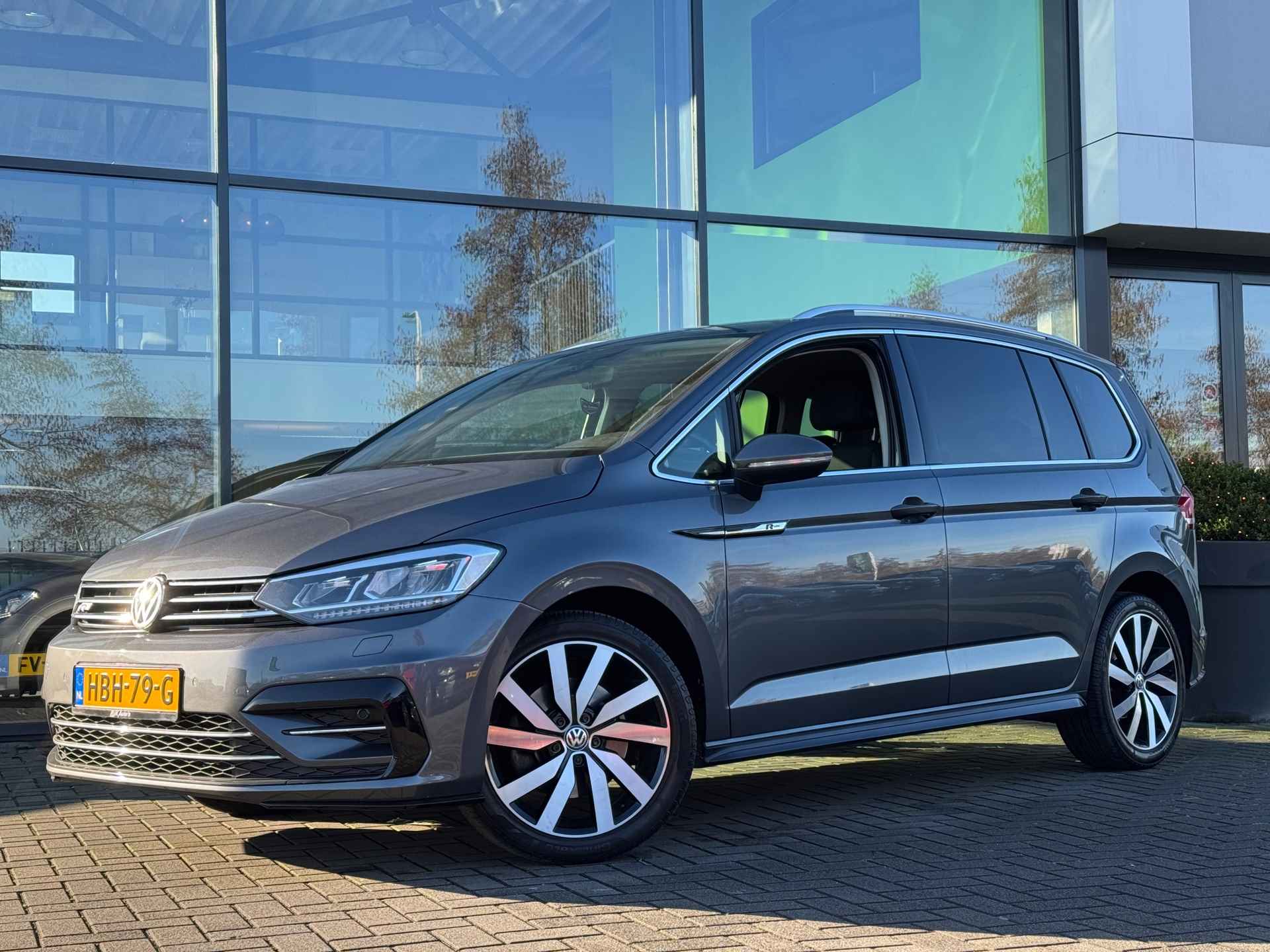 Volkswagen TOURAN 1.5 TSI Highline Business R 7p * Navigatie * Camera * Carplay - 2/34