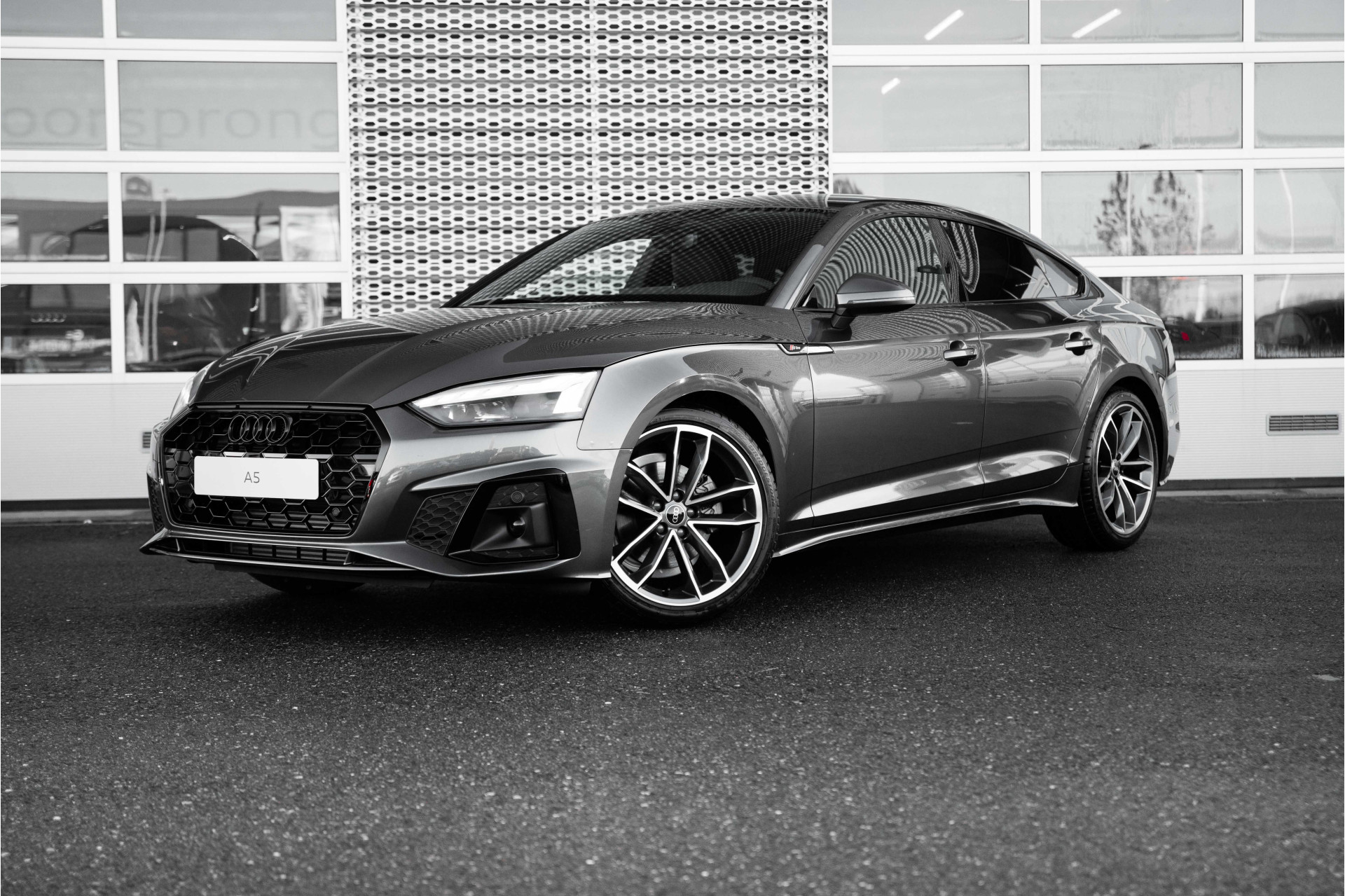 Audi A5 Sportback 35 TFSI S edition Competition | Assistentiepakket Driving + Parking | Zwart optiek | 19"