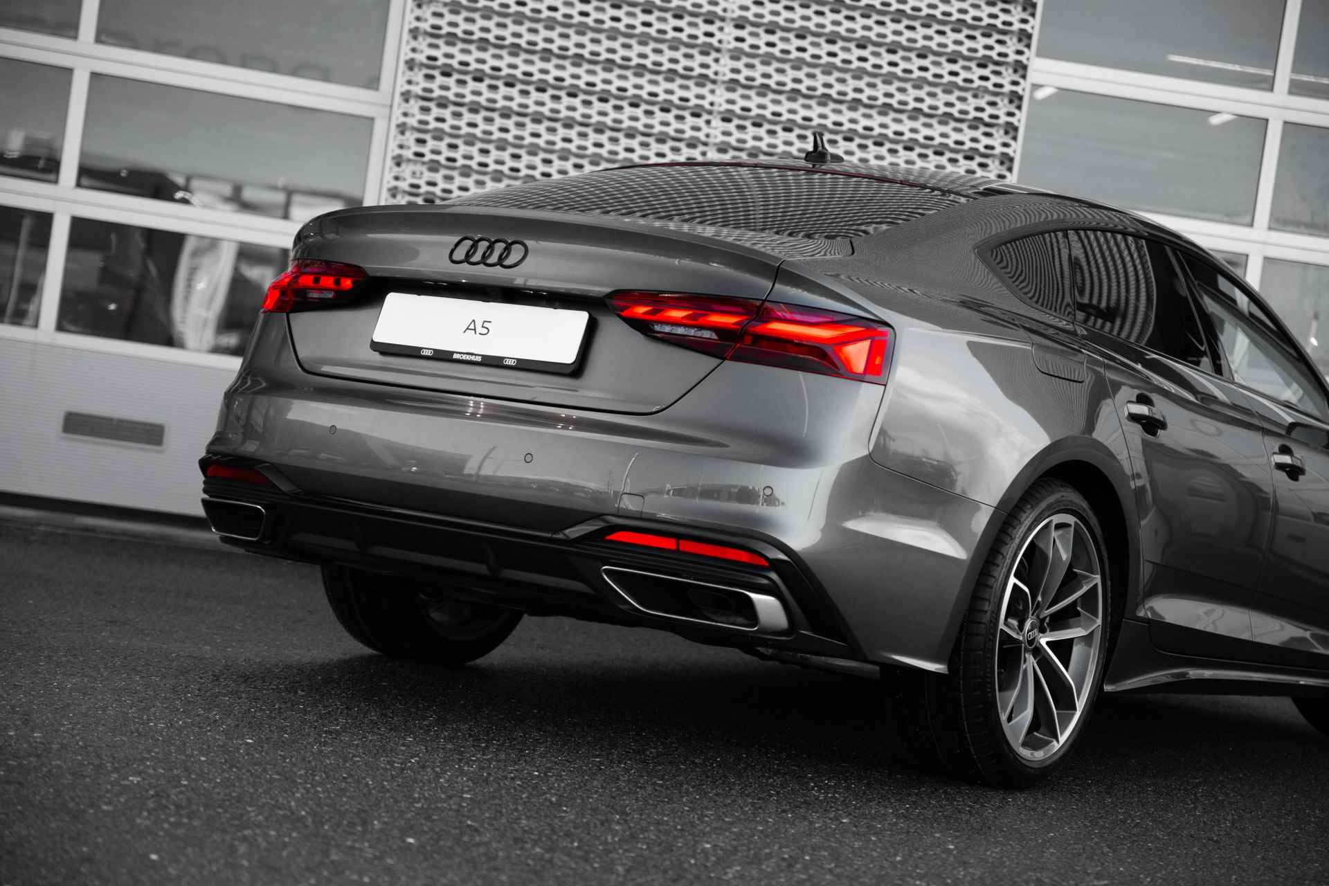 Audi A5 Sportback 35 TFSI S edition Competition | Assistentiepakket Driving + Parking | Zwart optiek | 19" - 21/70