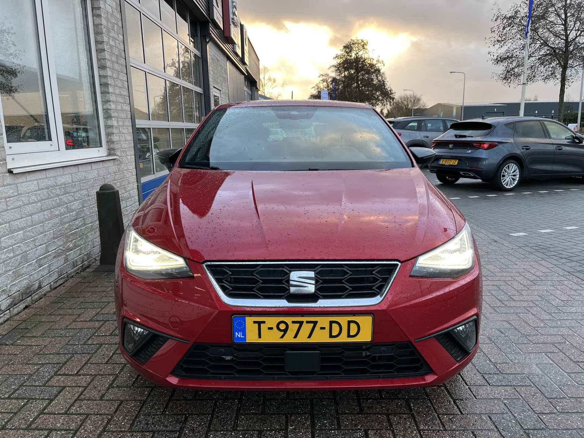 SEAT Ibiza 1.0 TSI FR / GARANTIE TM 5-2027/ PARK. SENSOREN/ LED/ CRUISE/ PARELMOER LAK/ VIRTUAL COCKPIT/ APP CONNECT/ CLIMA/ DAB/ 17" LMV/ - 29/34