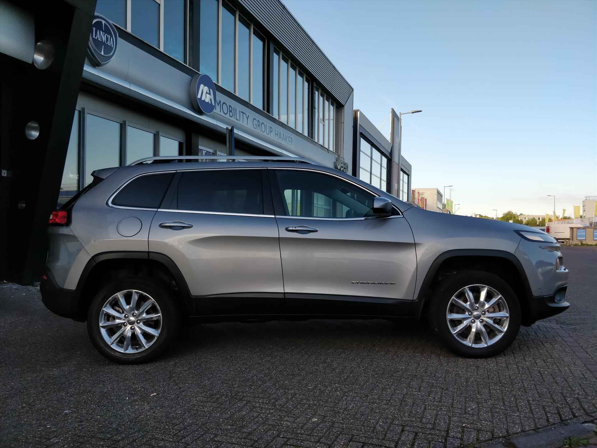 Jeep Cherokee 170pk AWD Aut. Limited - 4/24