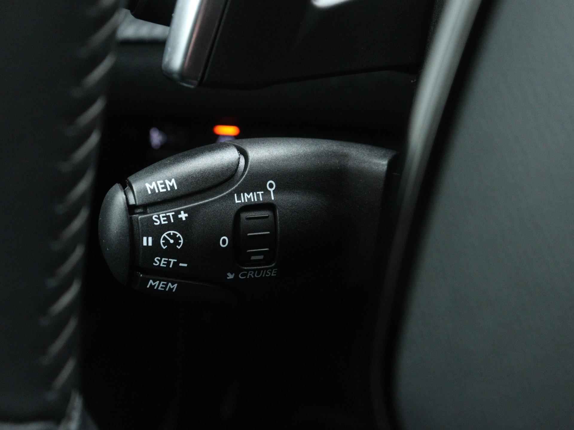 Peugeot 2008 Active Pack 130pk Automaat | Navigatie Via AppleCarPlay/AndroidAuto | Camera | Climate Control | Licht Metalen Velgen 16"| Voorstoelen Verwarmd - 26/38