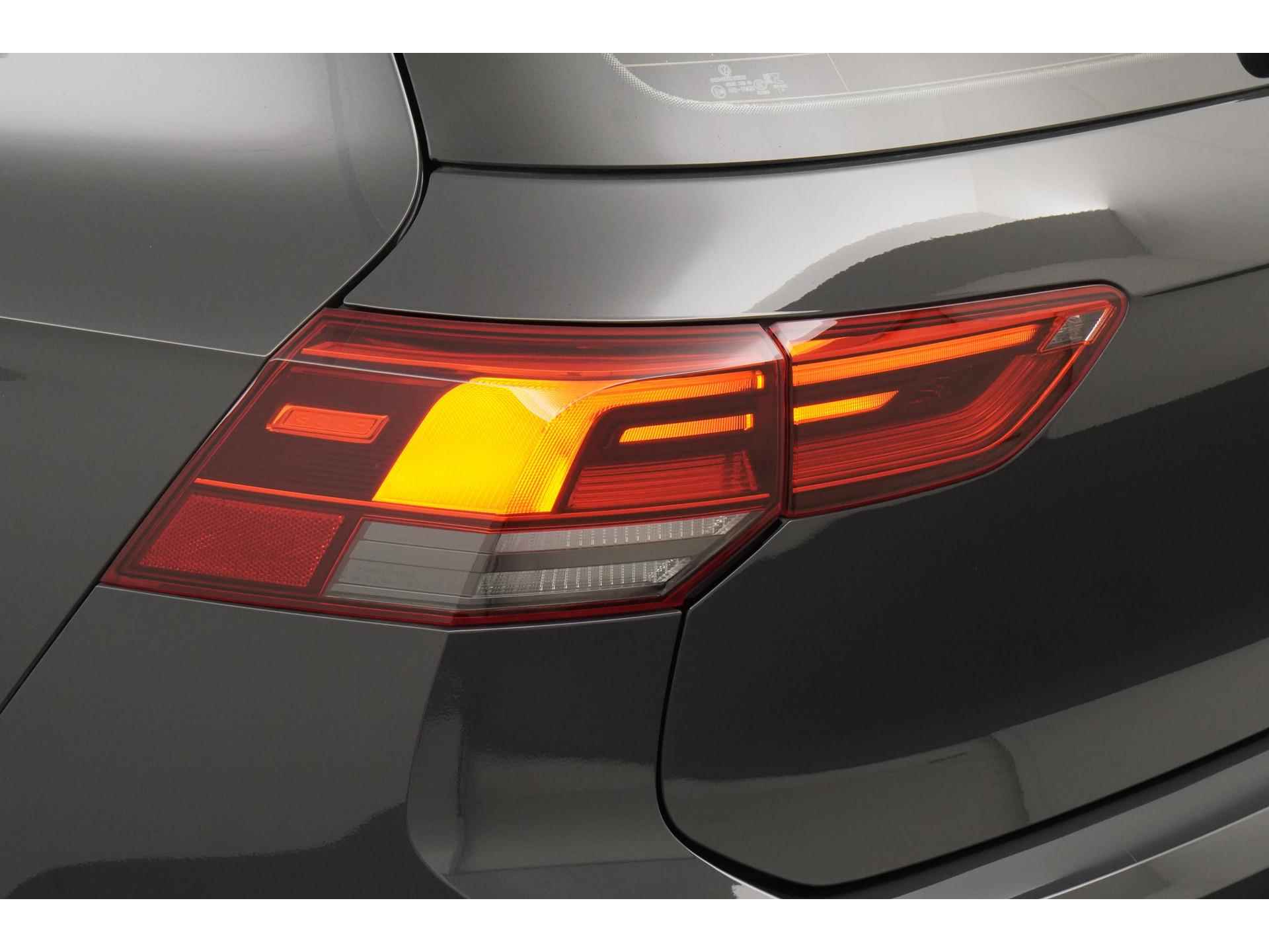 Volkswagen Golf 1.5 eTSI Style DSG | Navigatie | Apple/Android Carplay | Zondag Open! - 22/34