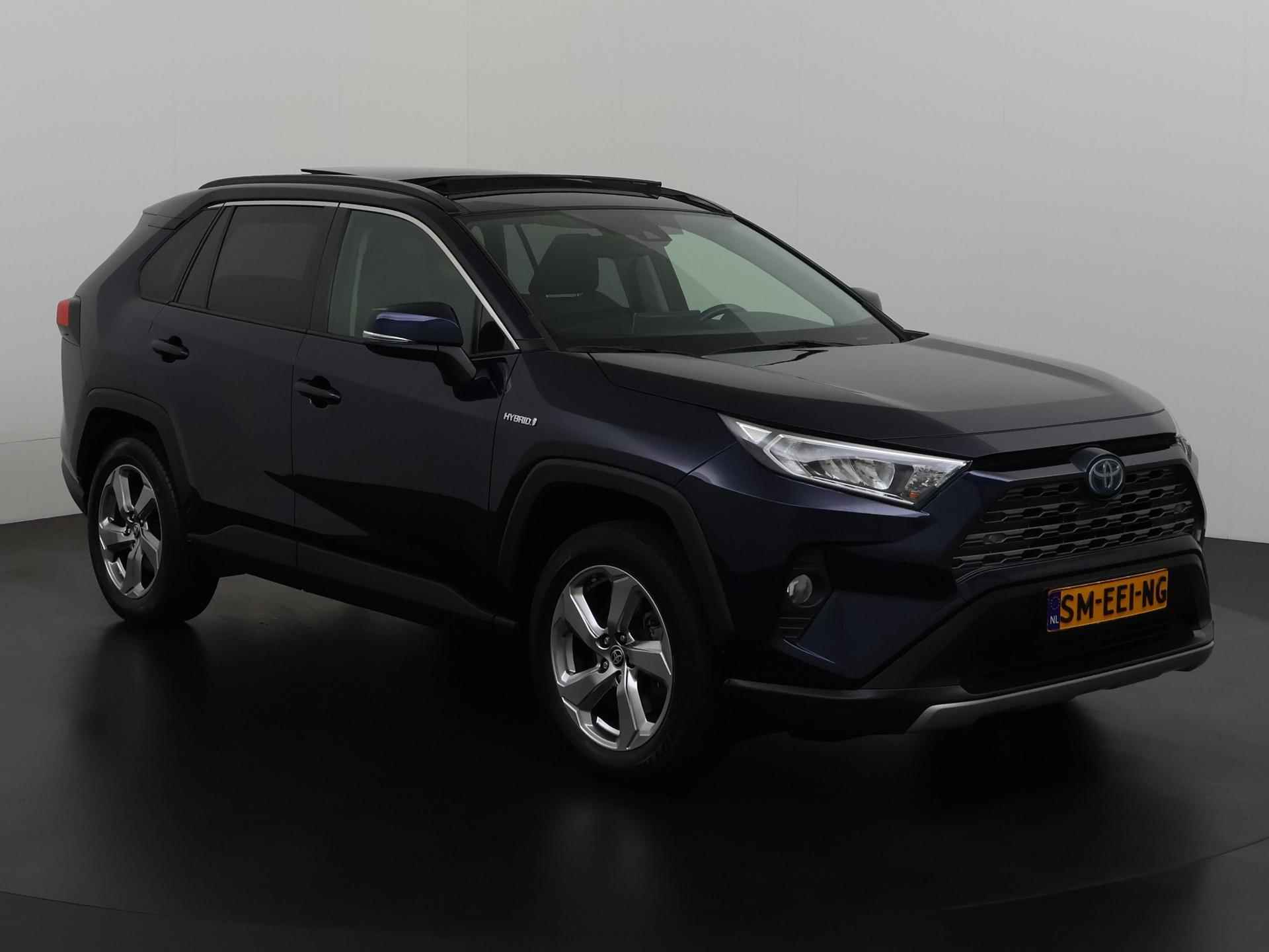 Toyota RAV4 2.5 Hybrid AWD Dynamic | Panoramadak | Trekhaak | Camera | Adaptive cruise | Zondag open! - 30/40