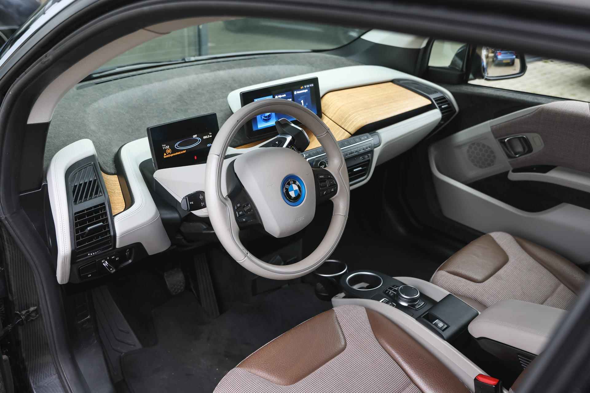 BMW i3 Basis / Sportpakket / Stoelverwarming / Cruise Control / Navigatie Professional - 4/26