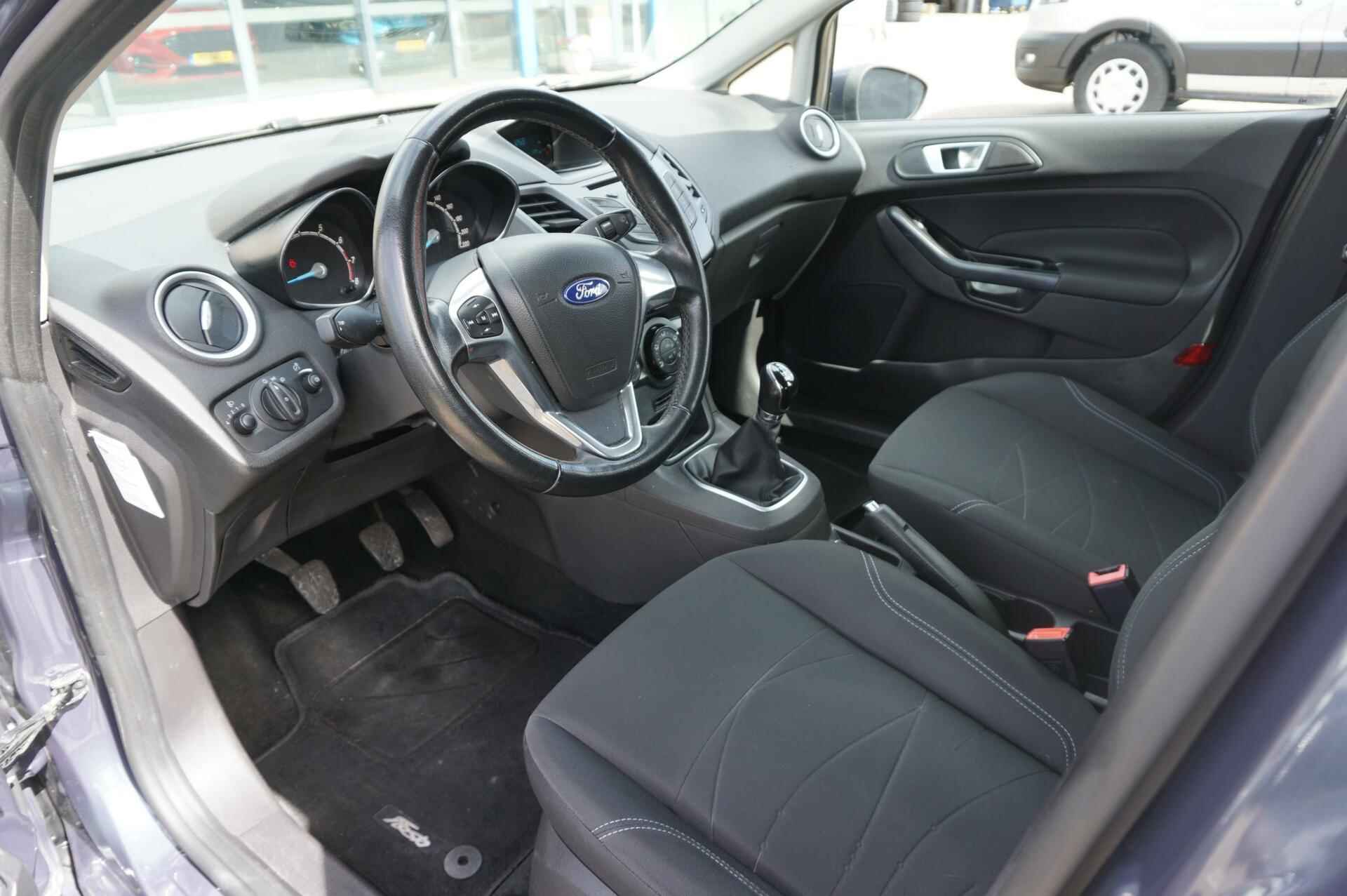 Ford Fiesta 1.0 EcoBoost Style 100PK 5DRS NIEUWE DISTRIBUTIERIEM Airco Trekhaak Centrale Deurvergrendeling Elek. Ramen LM Velgen *Dealer Onderhouden* - 13/31